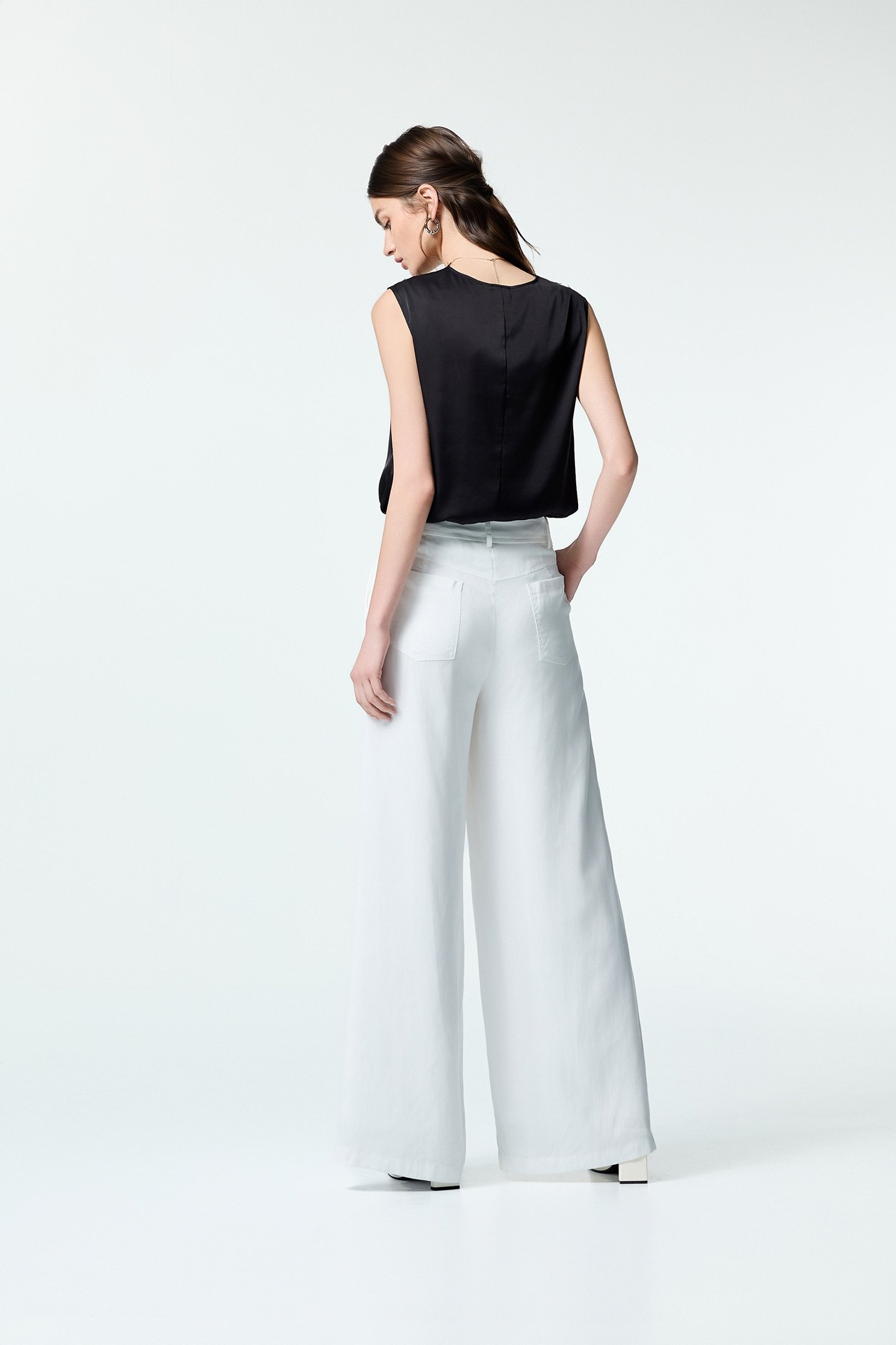 Lace Detail V-neck VestLace Detail V-neck Vest,sleeveless tops,Season (SS) Look,Back To Classic,sleeveless tops,Lace,Back To B/W,Black tops