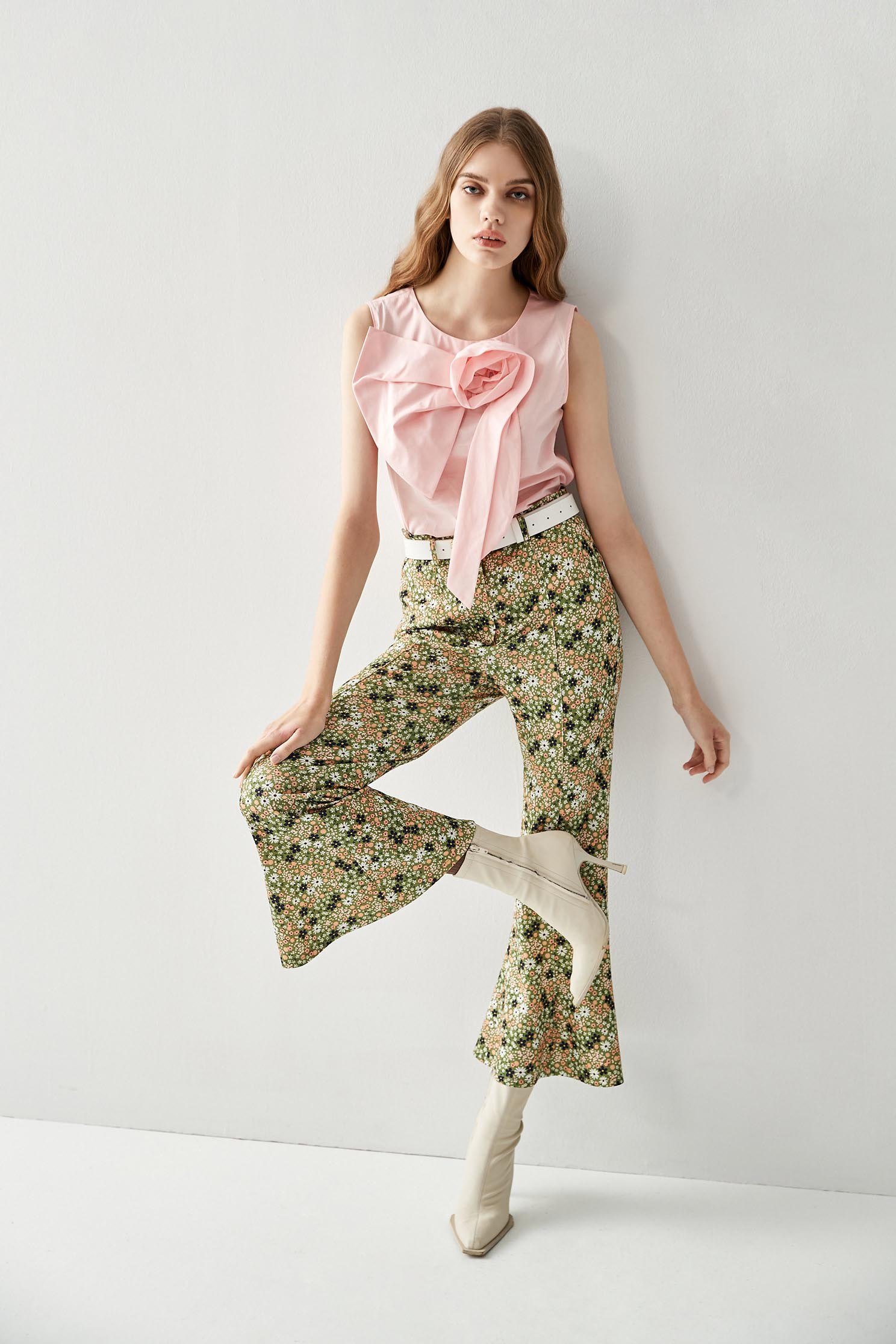 3-D Rose Petal Pink VestHand-folded vest-style top,sleeveless tops,Tops,Round neck tops,Queen,Season (SS) Look,sleeveless tops,healing colors,sleeveless tops