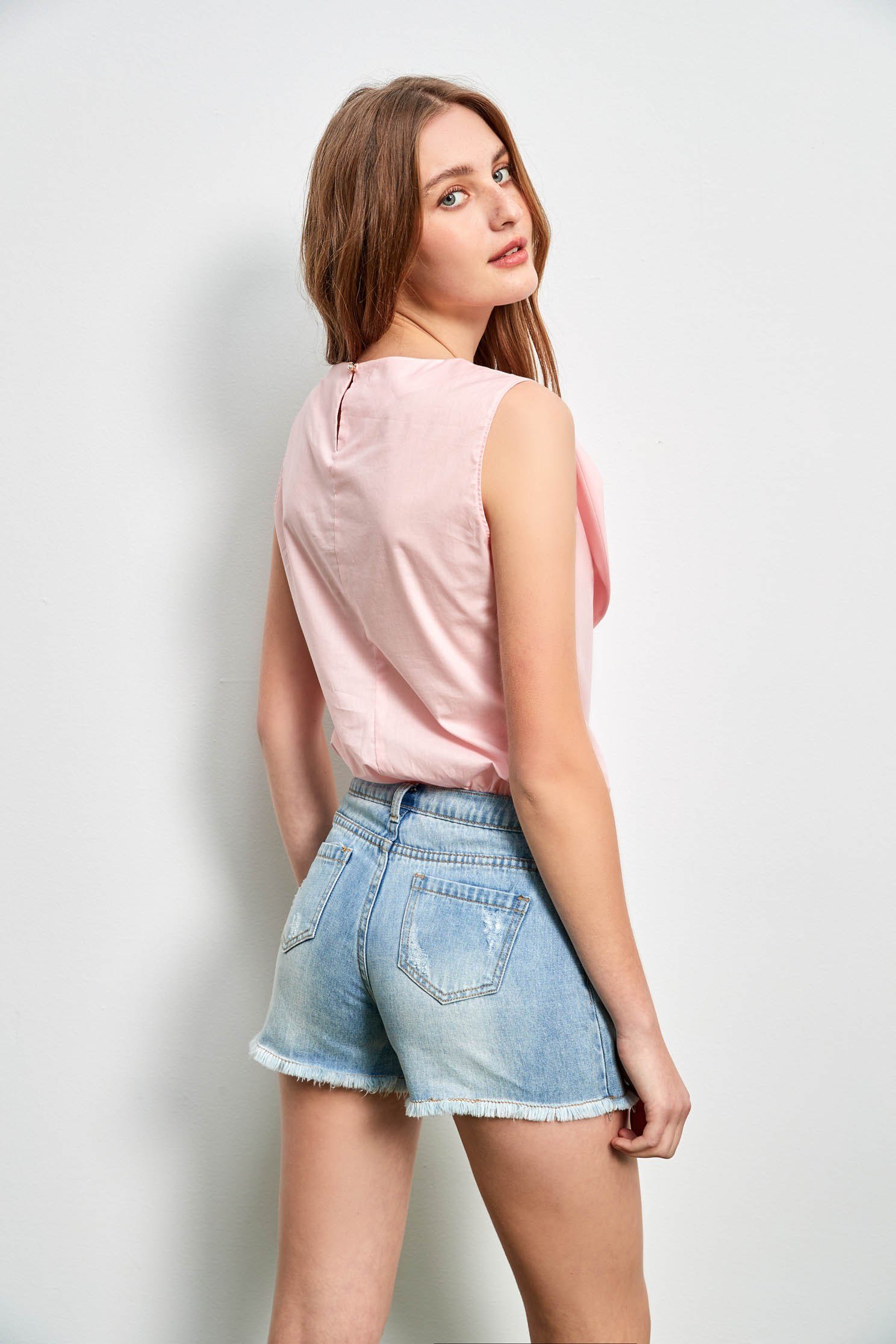 3-D Rose Petal Pink VestHand-folded vest-style top,sleeveless tops,Tops,Round neck tops,Queen,Season (SS) Look,sleeveless tops,healing colors,sleeveless tops