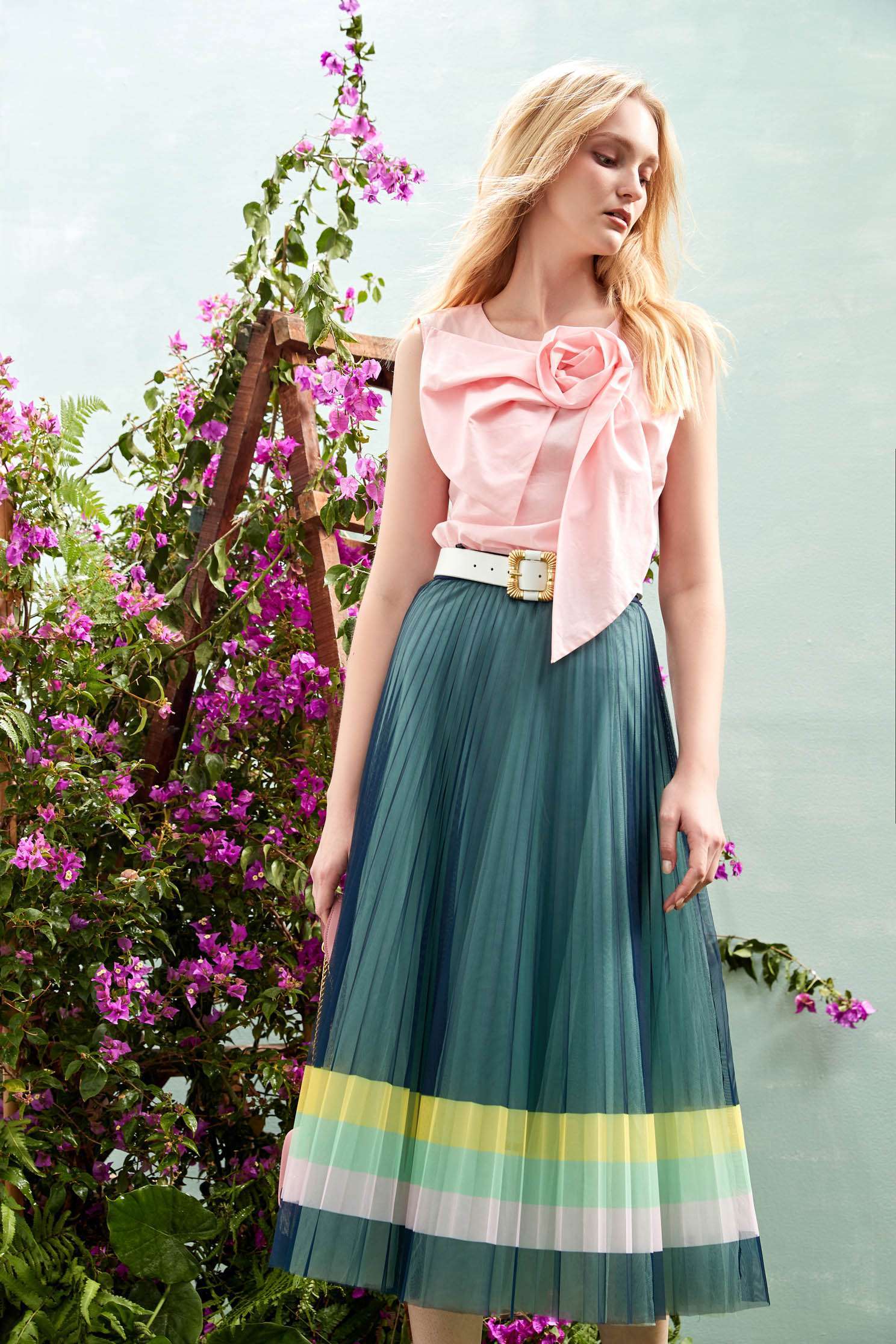 3-D Rose Petal Pink VestHand-folded vest-style top,sleeveless tops,Tops,Round neck tops,Queen,Season (SS) Look,sleeveless tops,healing colors,sleeveless tops