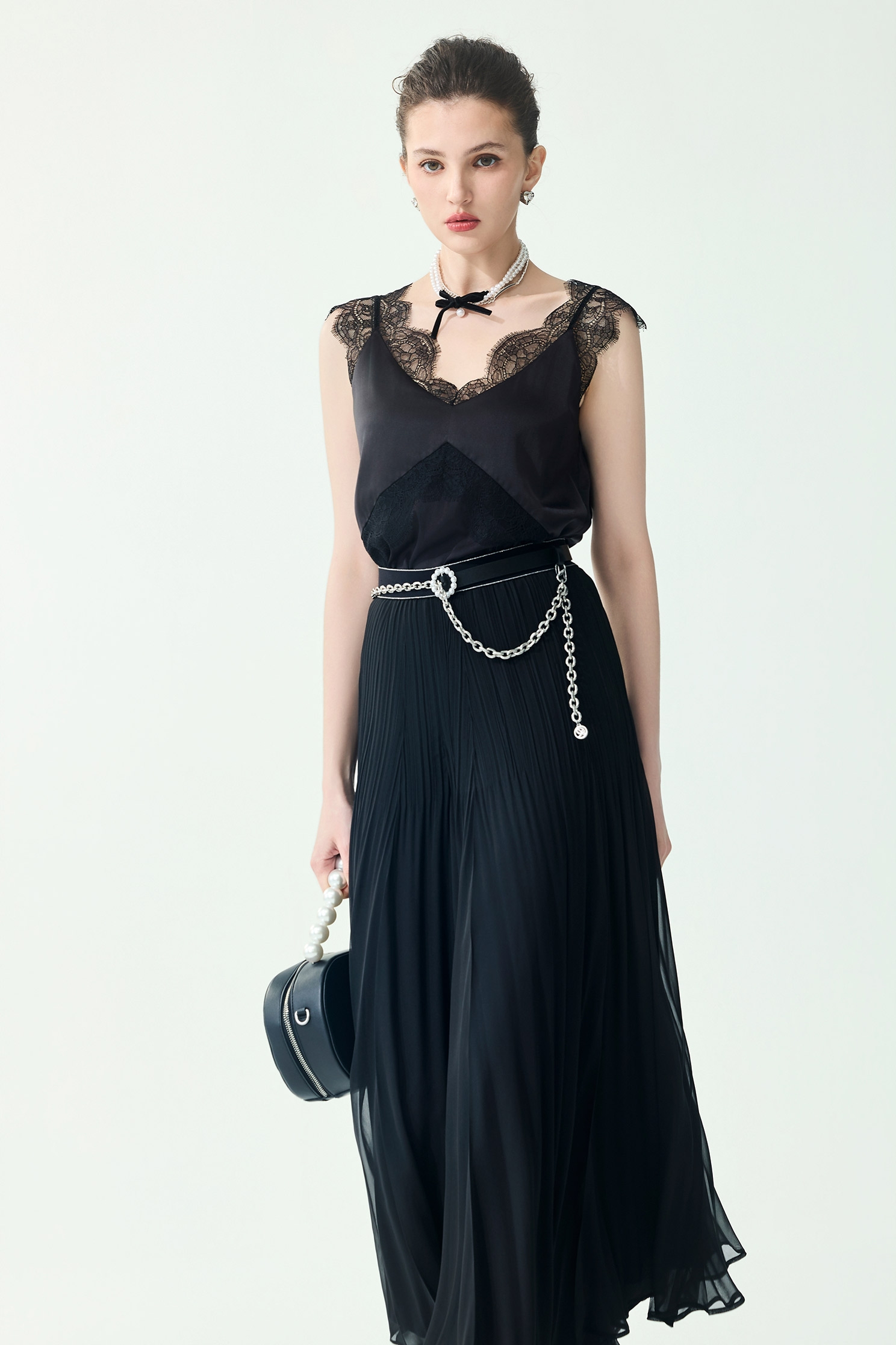 V-neck Lace Detail Satin VestV-neck Lace Detail Satin Vest,sleeveless tops,Season (SS) Look,sleeveless tops,Lace,Black tops