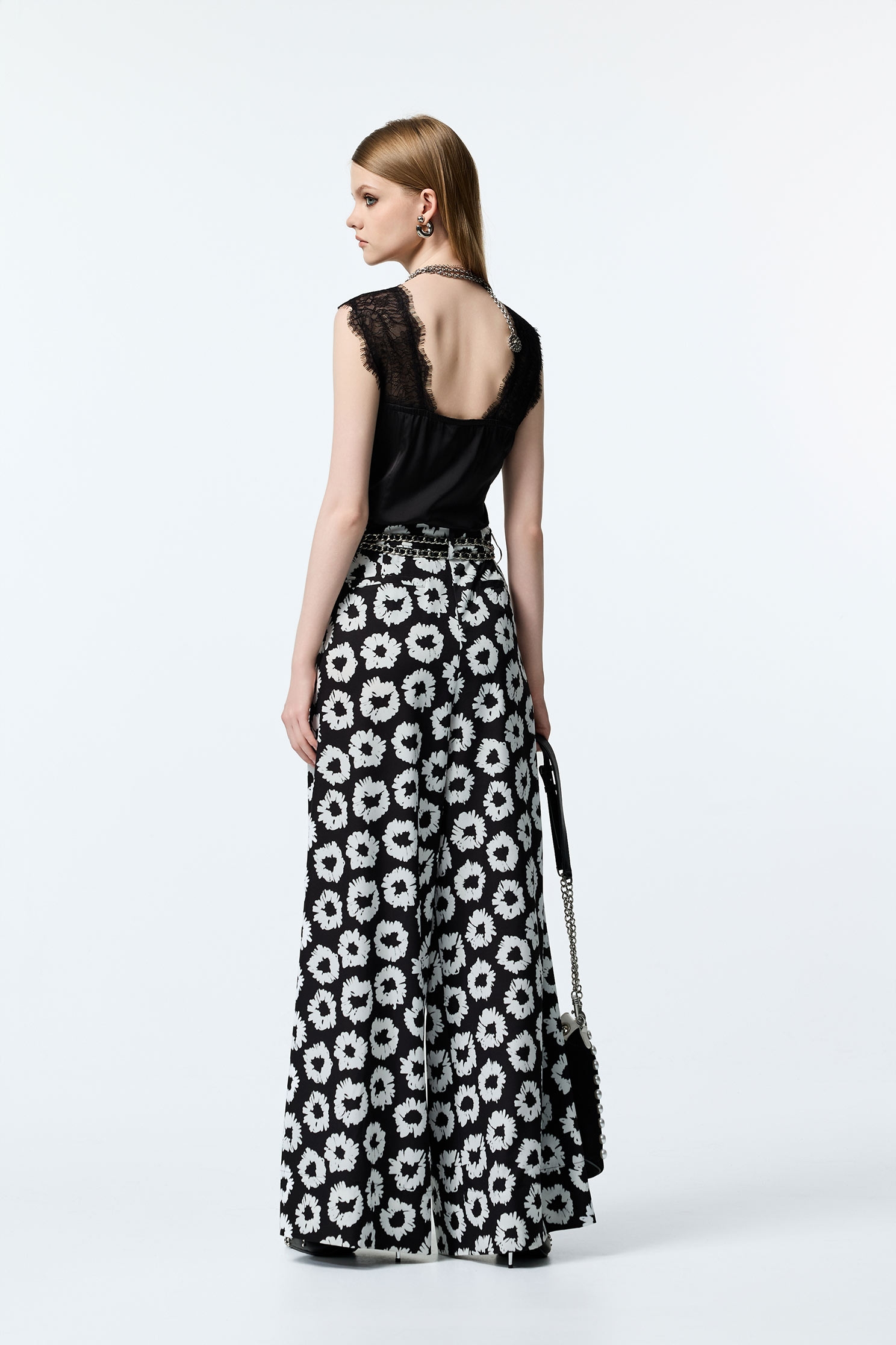 V-neck Lace Detail VestV-neck Lace Detail Vest,sleeveless tops,Season (AW) Look,sleeveless tops,Lace,Black tops