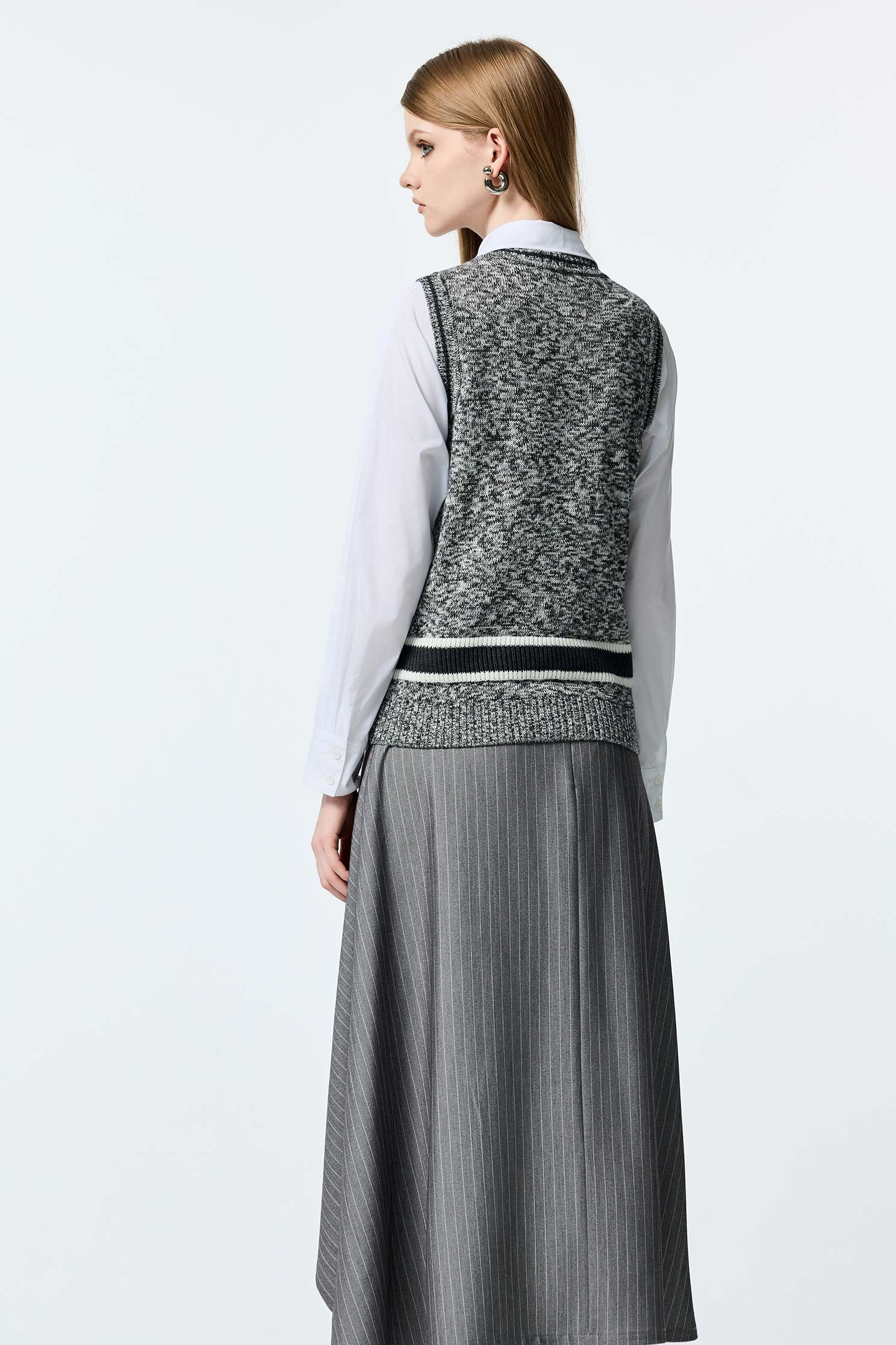 Grey V-neckline Knit VestGrey V-neckline Knit Vest,sleeveless tops,Season (AW) Look,sleeveless tops,Knitted,Knitted tops