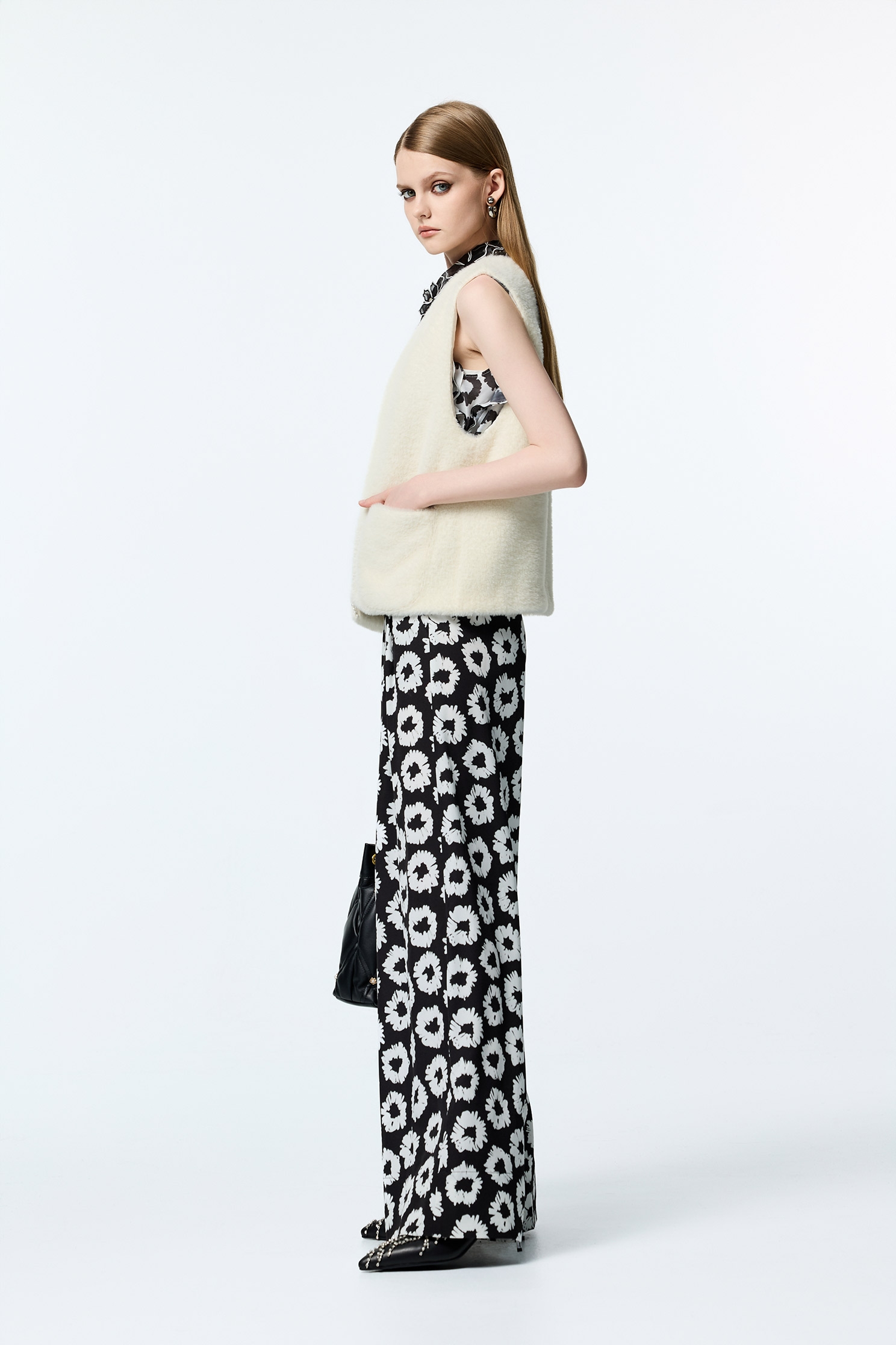 V-neck Fleece VestV-neck Fleece Vest,sleeveless tops,pearl,White tops,Season (AW) Look,sleeveless tops,Knitted,Knitted tops