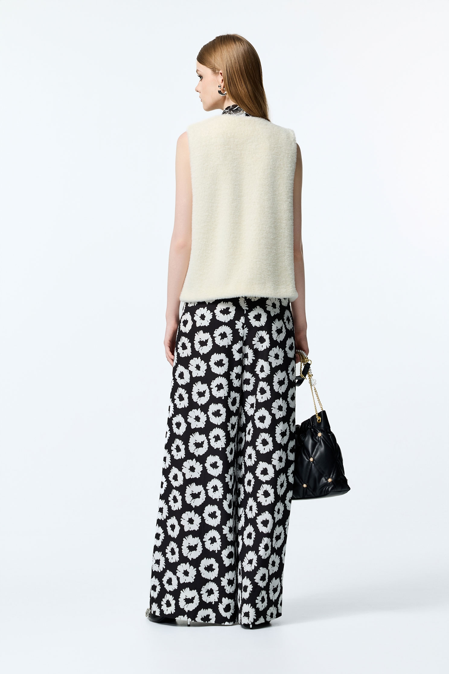 V-neck Fleece VestV-neck Fleece Vest,sleeveless tops,pearl,White tops,Season (AW) Look,sleeveless tops,Knitted,Knitted tops