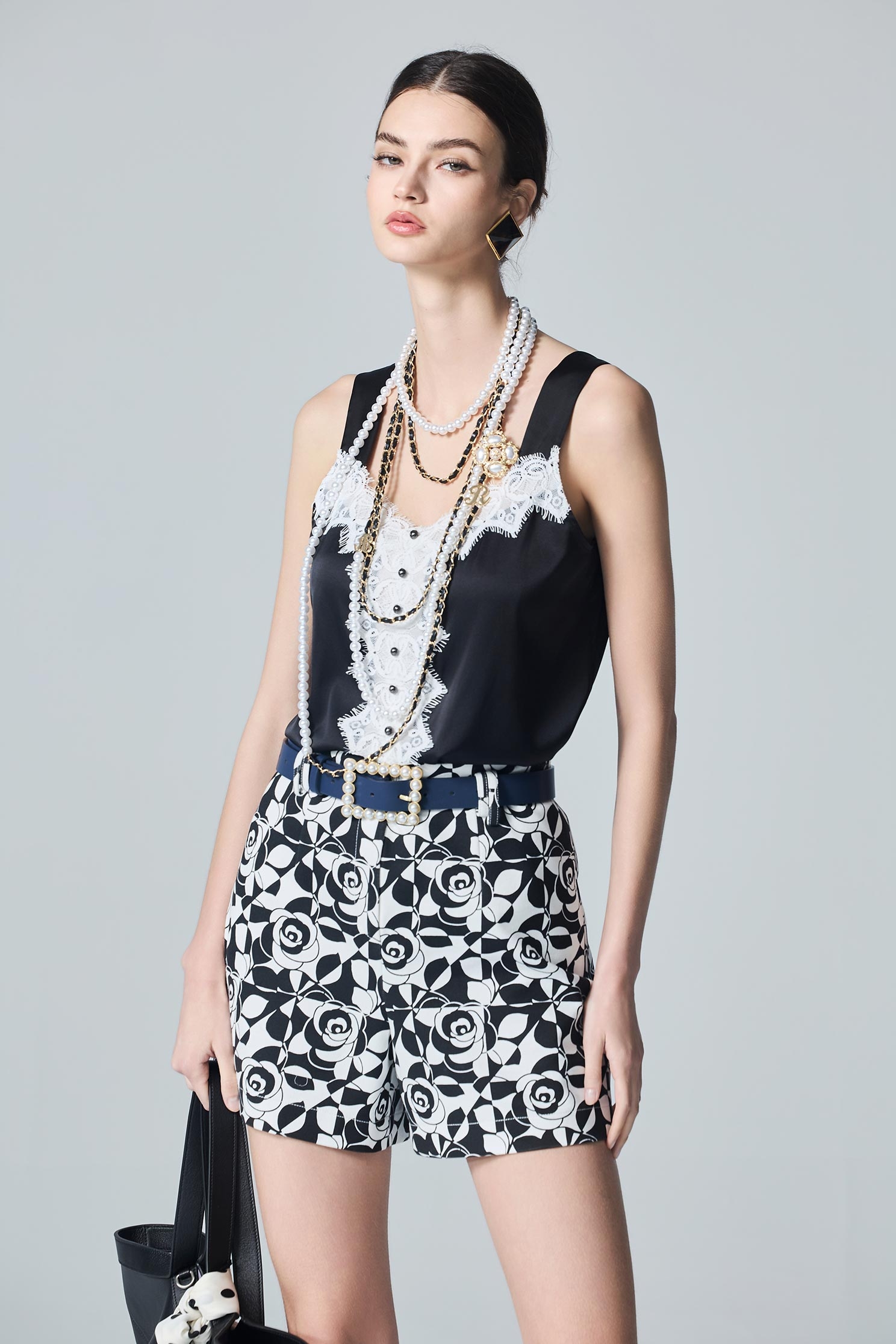 Contrast Lace Satin Tank TopContrast Lace Satin Tank Top,sleeveless tops,Season (AW) Look,sleeveless tops,Lace,Black tops
