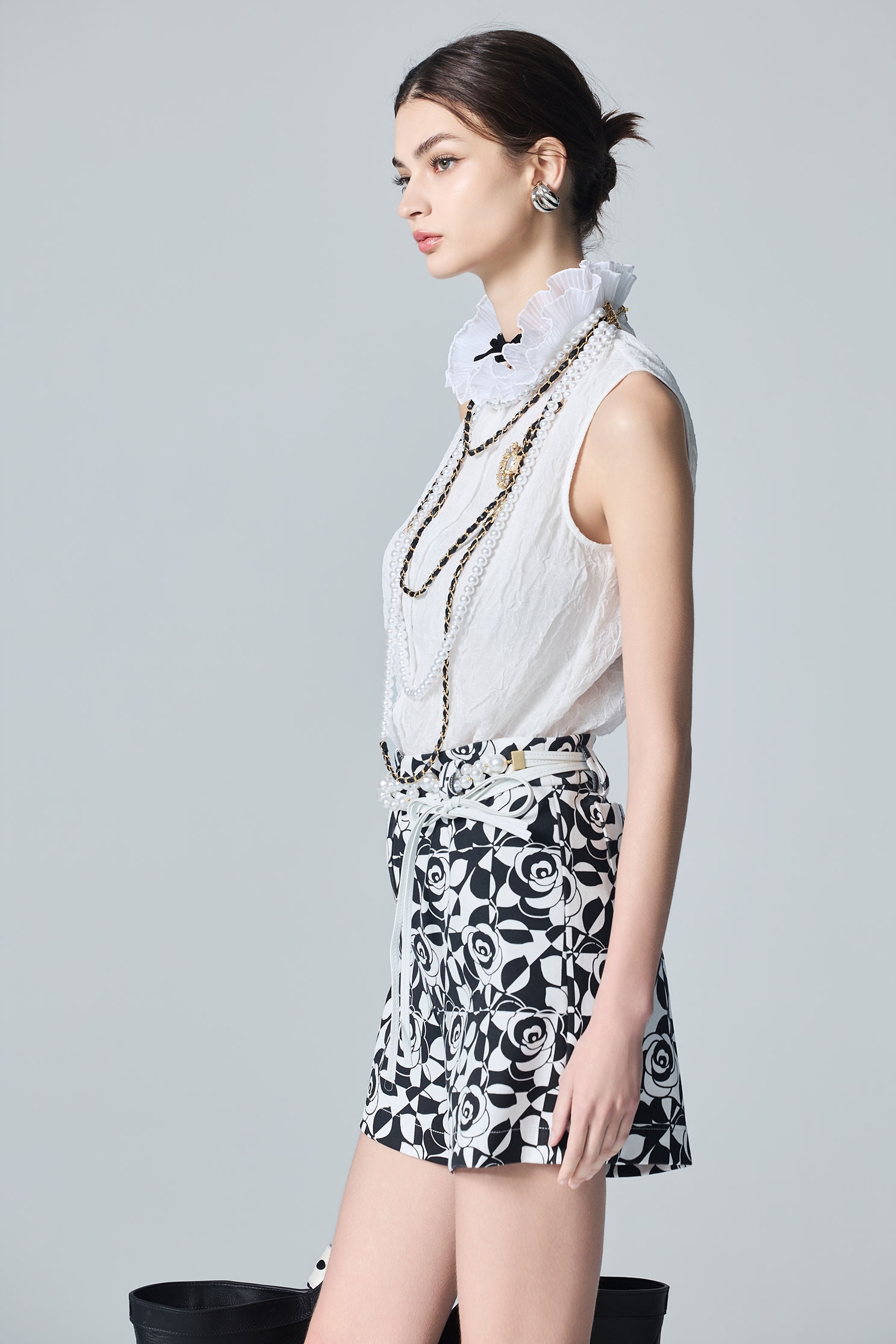 Pleated Ruffle Collar White VestPleated Ruffle Collar White Vest,sleeveless tops,White tops,Season (AW) Look,sleeveless tops,Chiffon