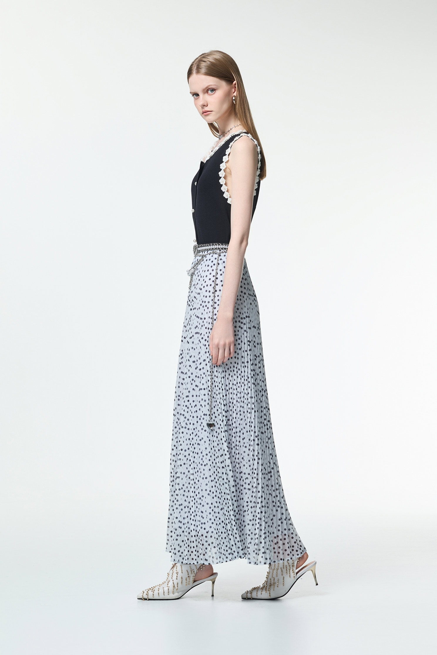 Contrast Floral Detail Knit VestContrast Floral Detail Knit Vest,sleeveless tops,Office Looks,bestselling,pearl,Season (AW) Look,Valentine,sleeveless tops,Knitted