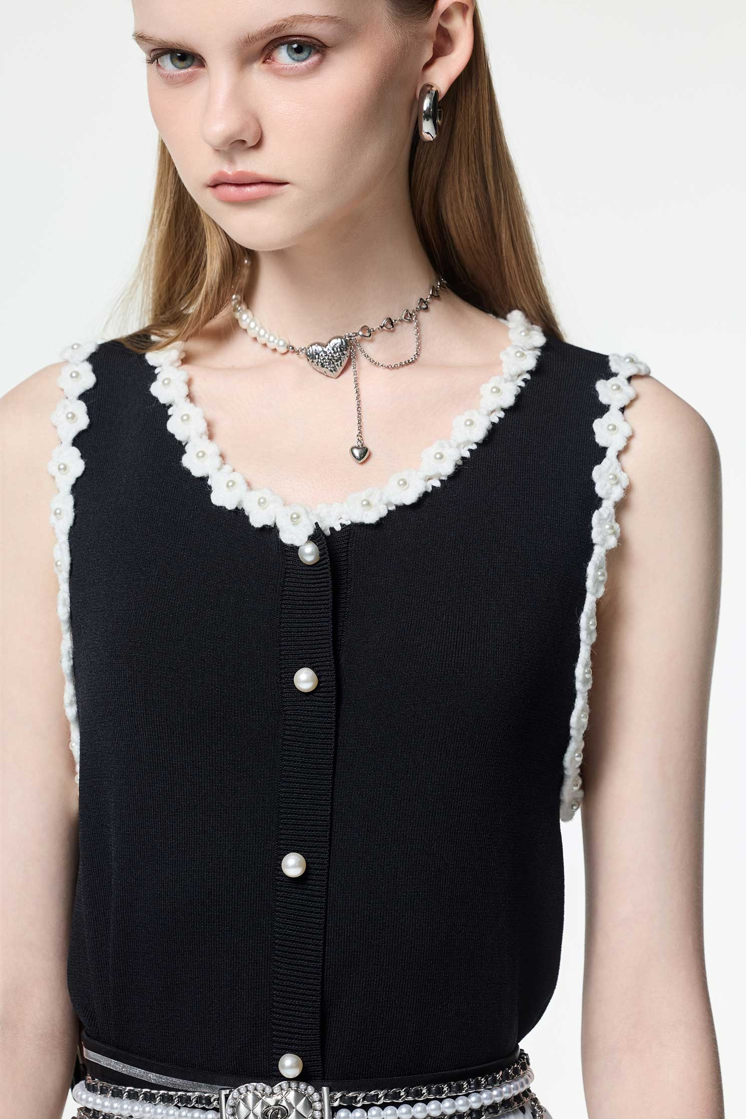 Contrast Floral Detail Knit VestContrast Floral Detail Knit Vest,sleeveless tops,Office Looks,bestselling,pearl,Season (AW) Look,Valentine,sleeveless tops,Knitted