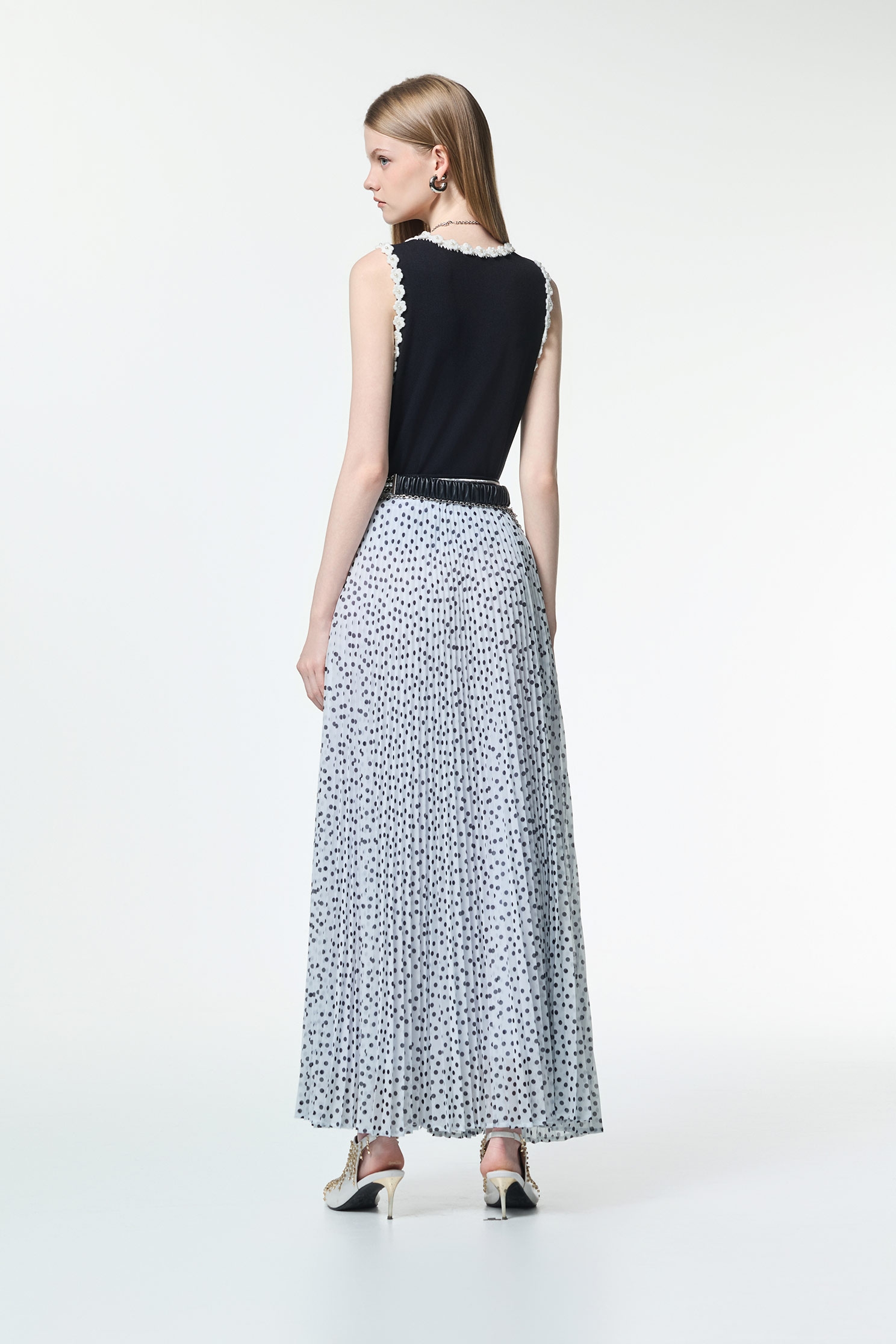 Contrast Floral Detail Knit VestContrast Floral Detail Knit Vest,sleeveless tops,Office Looks,bestselling,pearl,Season (AW) Look,Valentine,sleeveless tops,Knitted