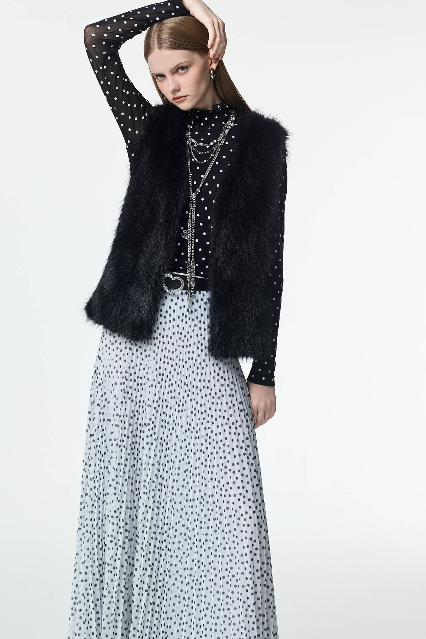 V-neck Faux Fur Black VestV-neck Faux Fur Black Vest,sleeveless tops,Office Looks,Season (AW) Look,Valentine,sleeveless tops