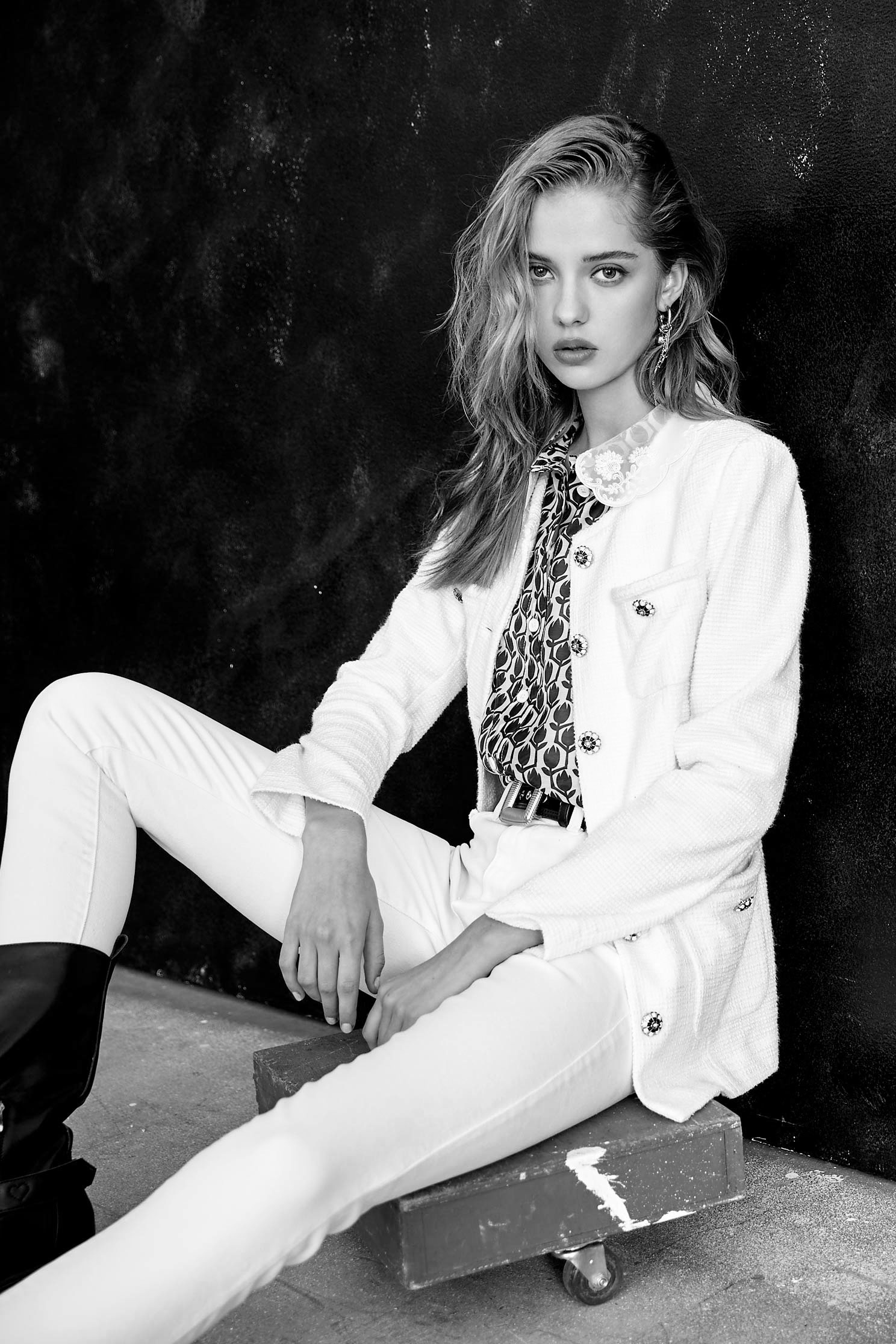 Black Floral Print Vest With Embroidered CollarBlack Floral Print Vest With Embroidered Collar,sleeveless tops,Tops,Embroidered,sleeveless tops,Season (AW) Look,sleeveless tops