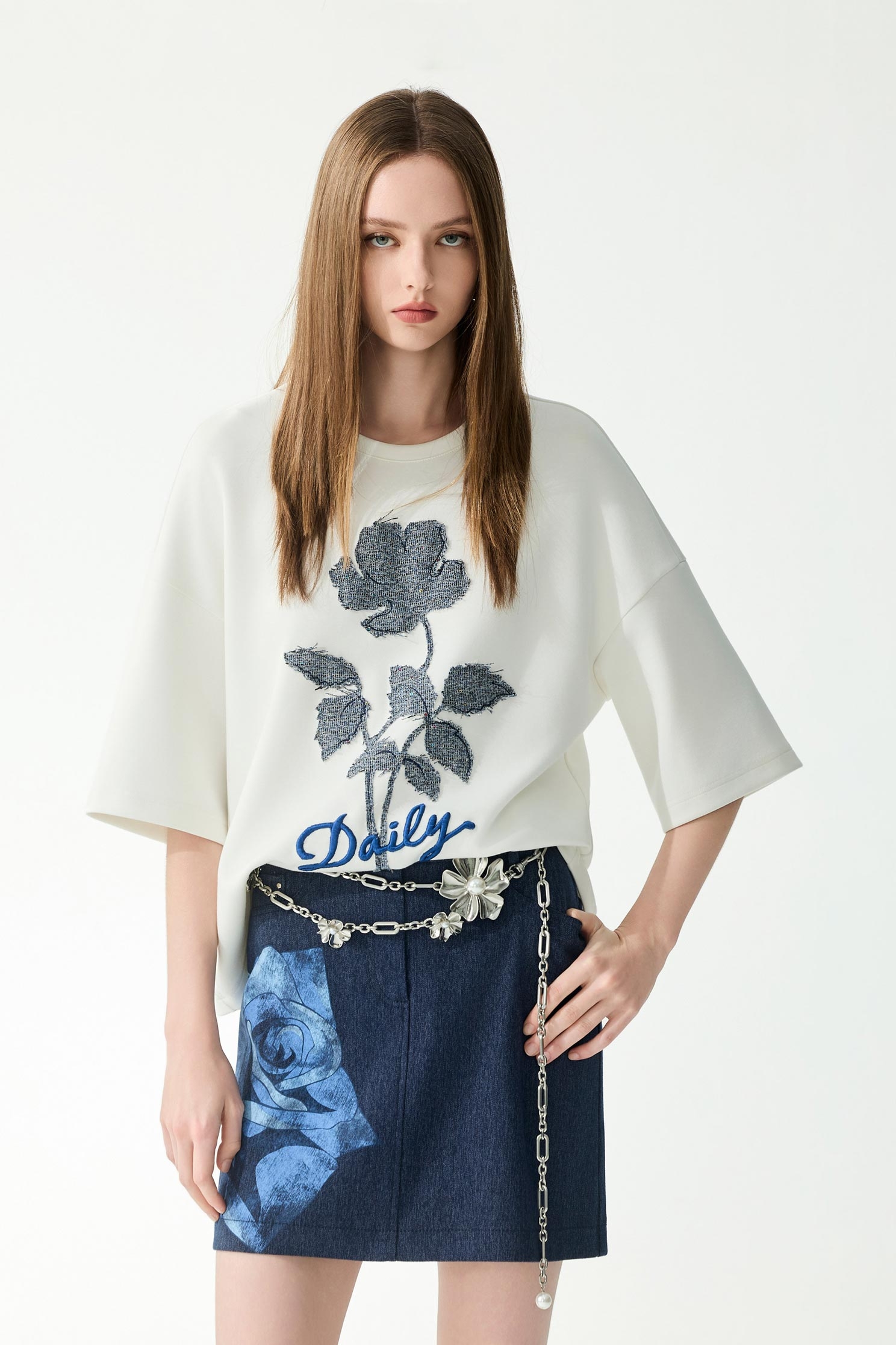 Floral Motif Oversize TeeFloral Motif Oversize Tee,Tops,Embroidered,Season (SS) Look,White tops