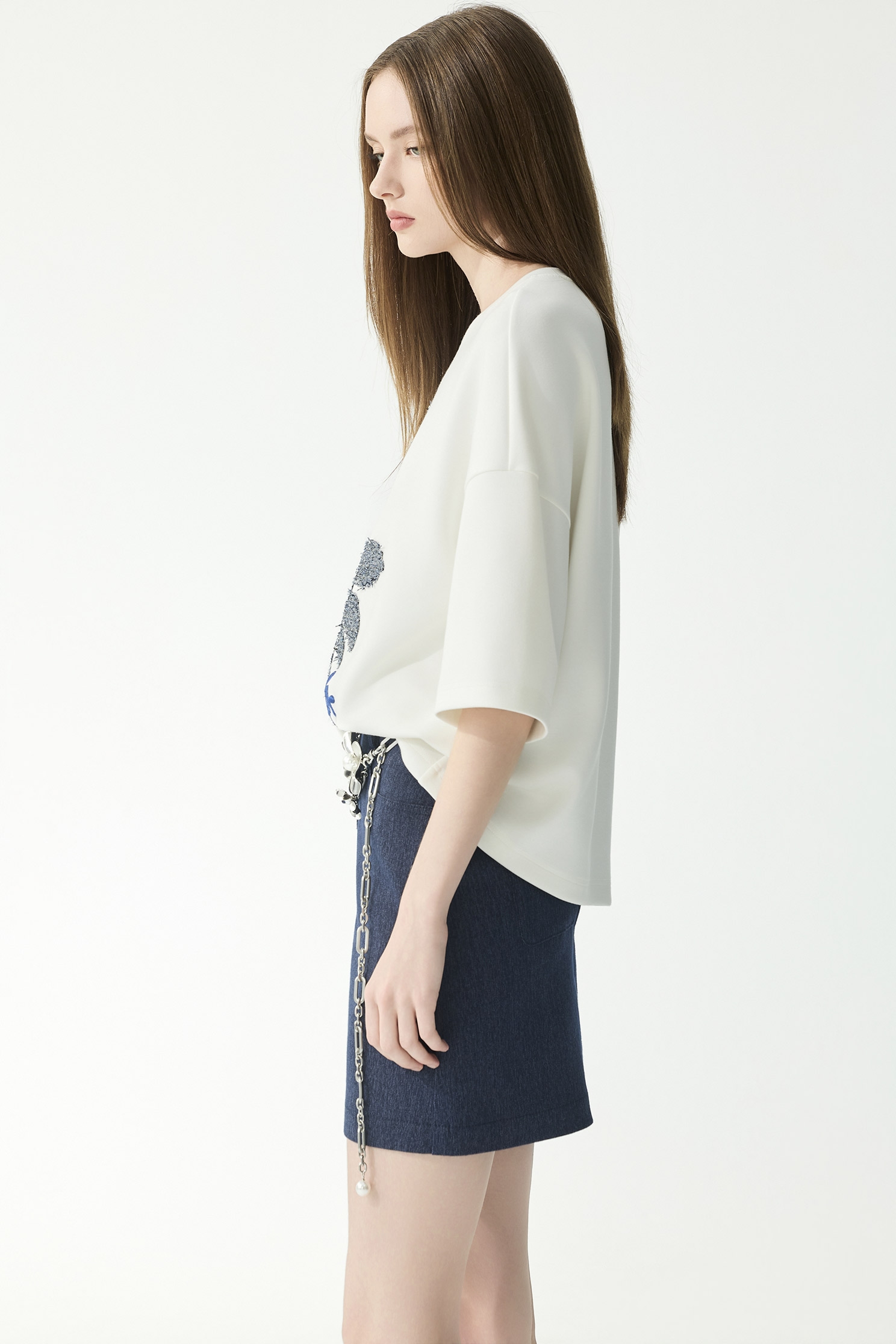 Floral Motif Oversize TeeFloral Motif Oversize Tee,Tops,Embroidered,Season (SS) Look,White tops