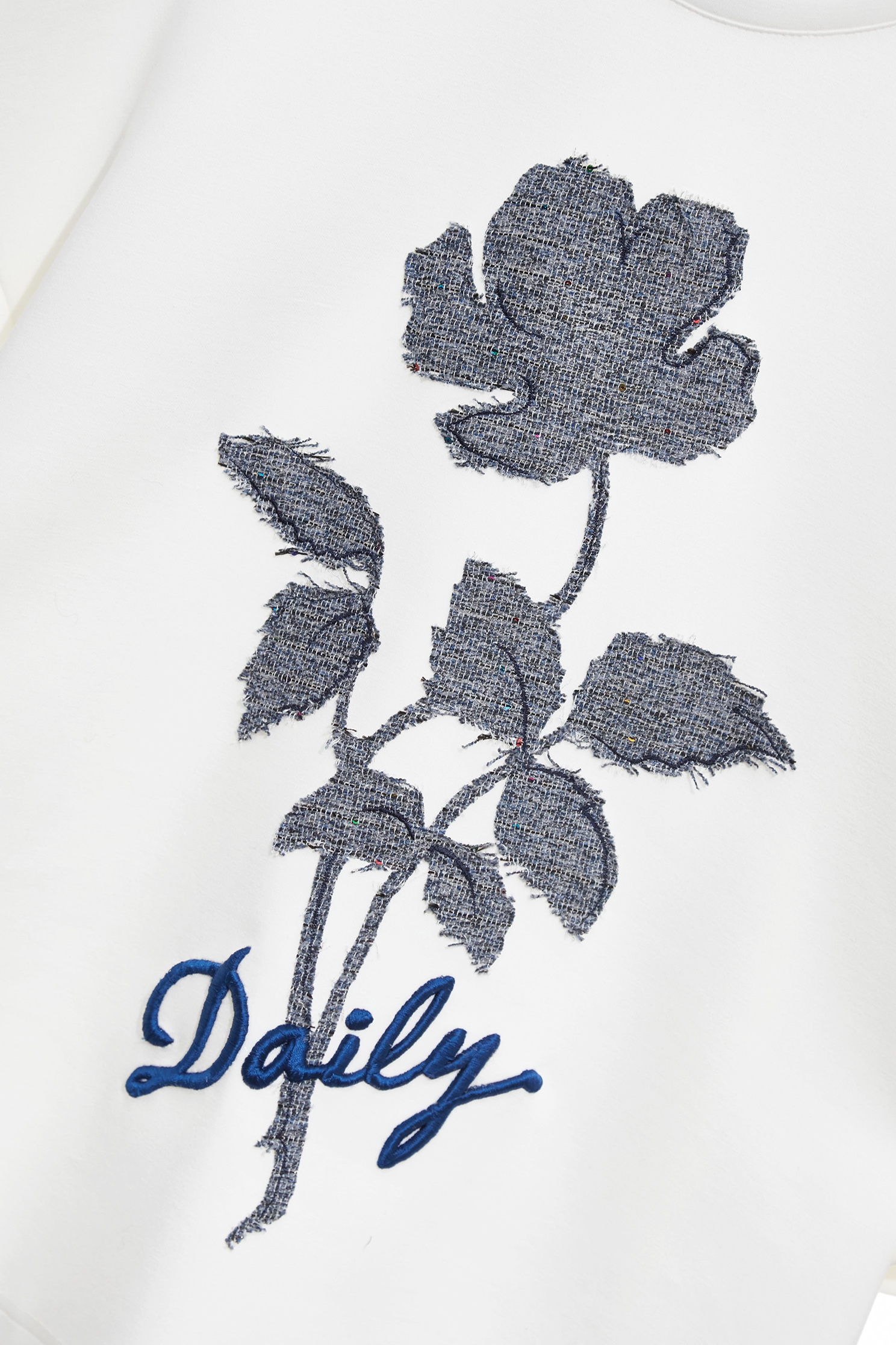 Floral Motif Oversize TeeFloral Motif Oversize Tee,Tops,Embroidered,Season (SS) Look,White tops