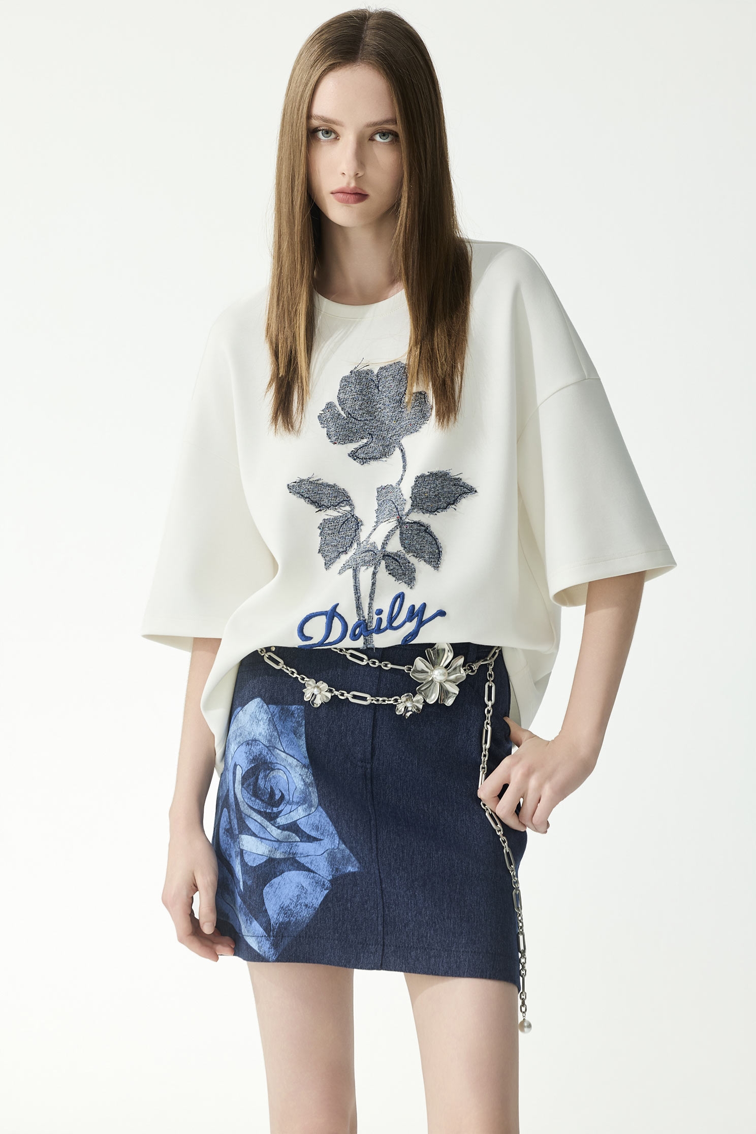 Floral Motif Oversize TeeFloral Motif Oversize Tee,Tops,Embroidered,Season (SS) Look,White tops