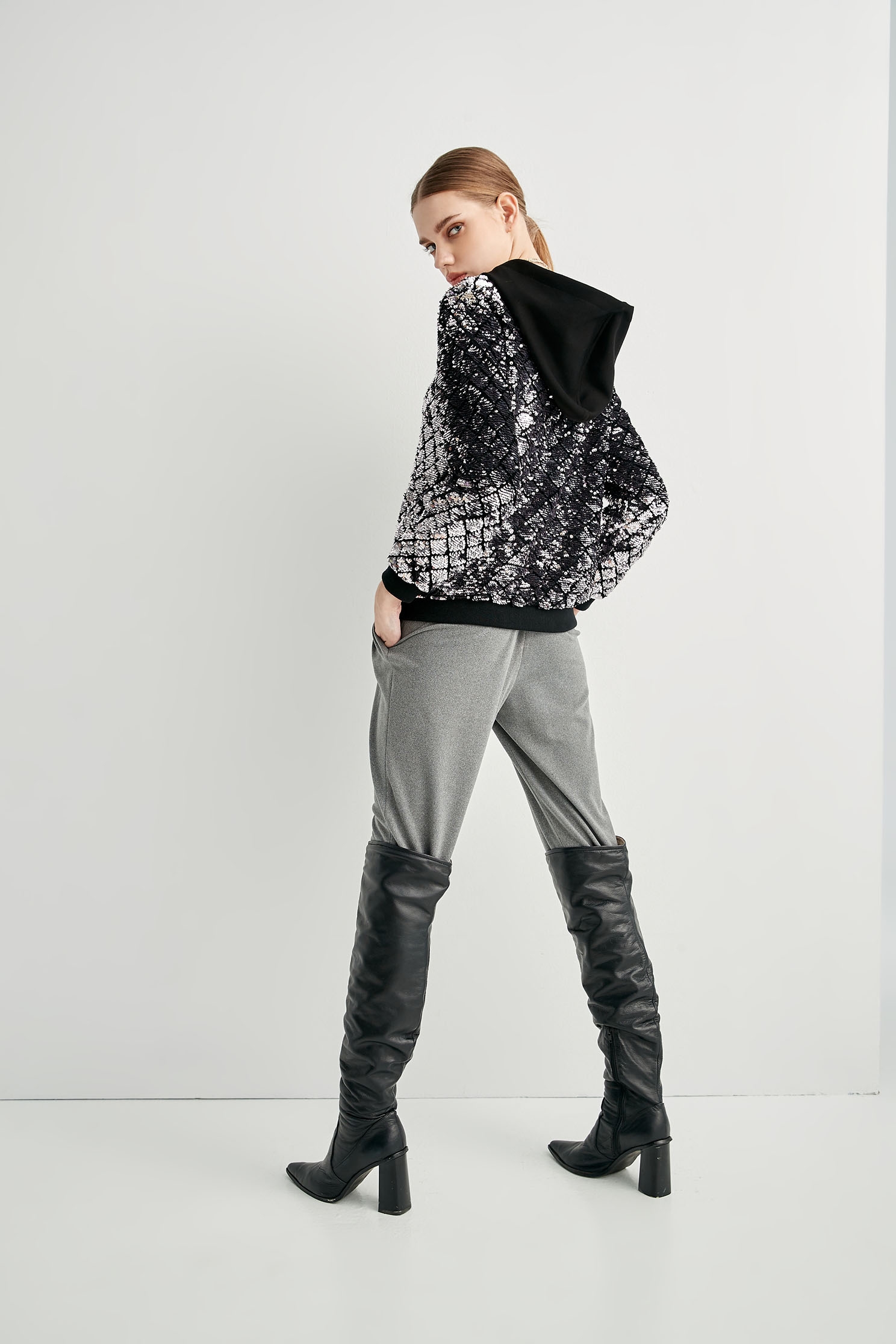 V-Neck Sequin TopChecked sequin top,Tops,Party Looks,Season (AW) Look