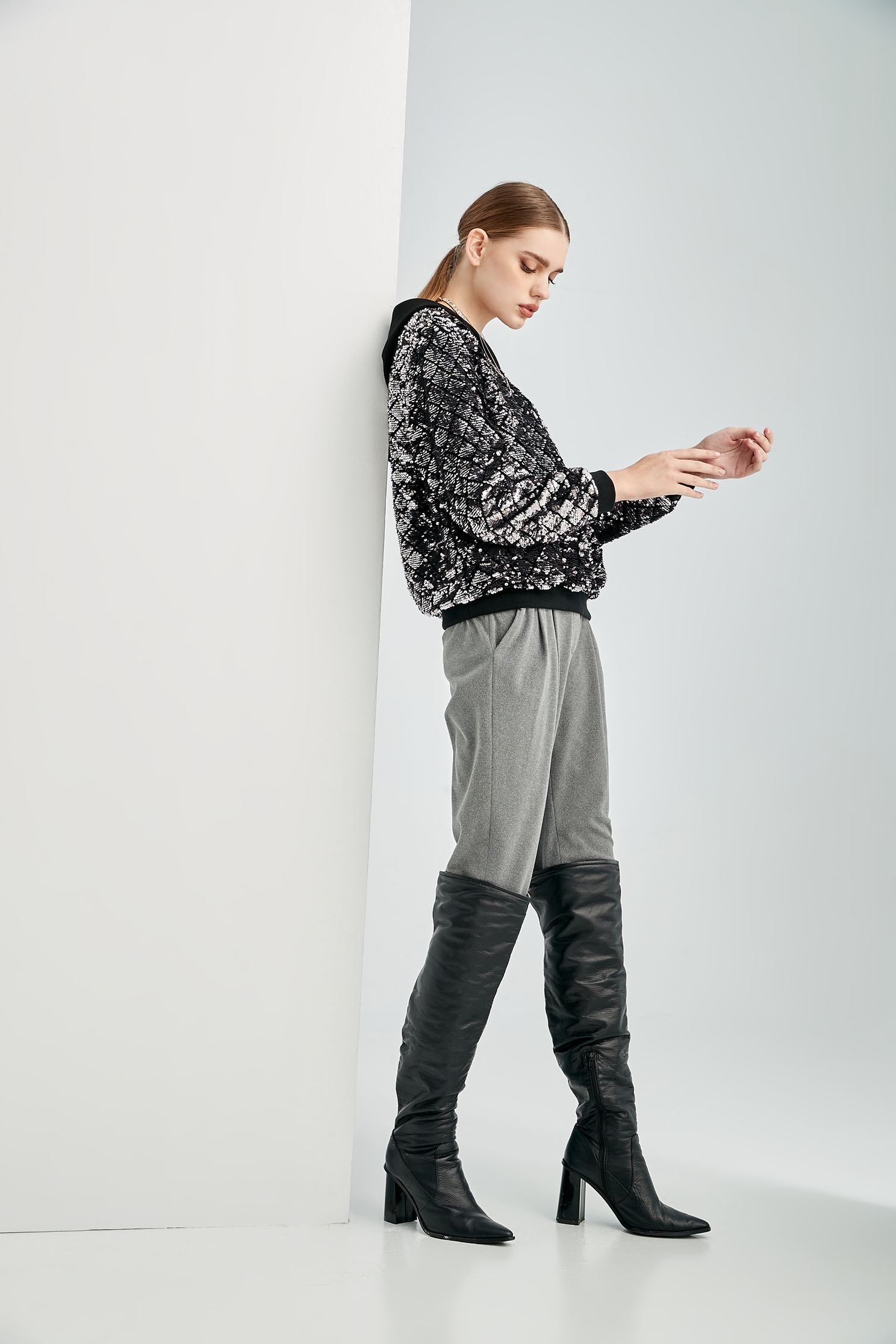 V-Neck Sequin TopChecked sequin top,Tops,Party Looks,Season (AW) Look