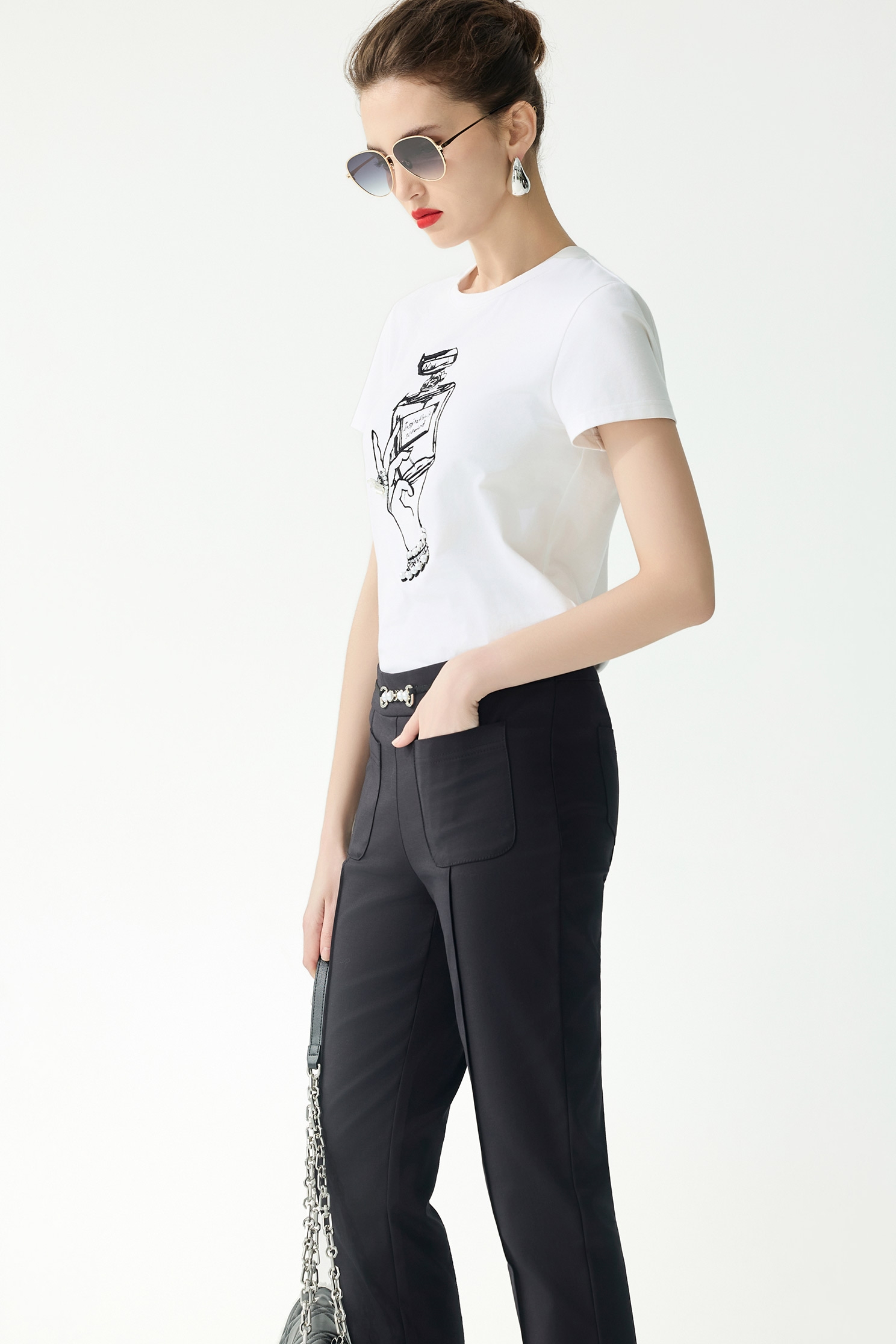 Front Embroidery Graphic TeeFront Embroidery Graphic Tee,Tops,Season (SS) Look,pearl,White tops,Cotton,Embroidered,black tops