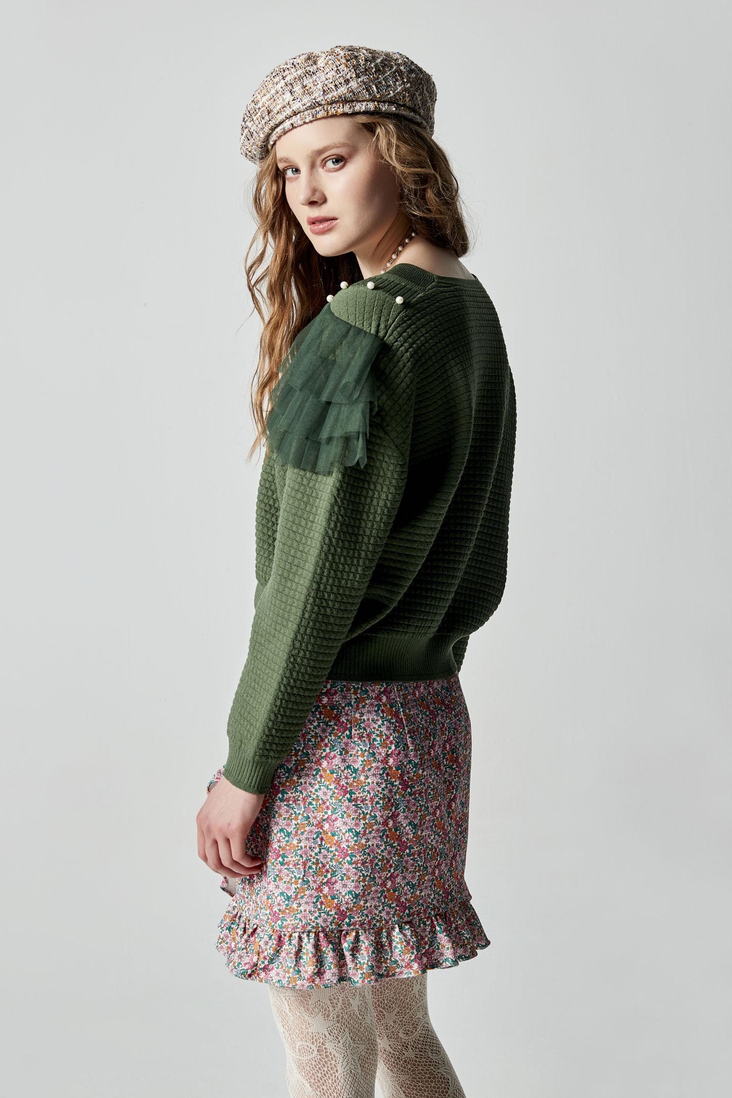 V-neck Knit Top With Pearl AppliqueV-neck Knit Top With Pearl Applique,Tops,Plaid,pearl,Season (AW) Look,Mesh fabric,Knitted,Knitted tops