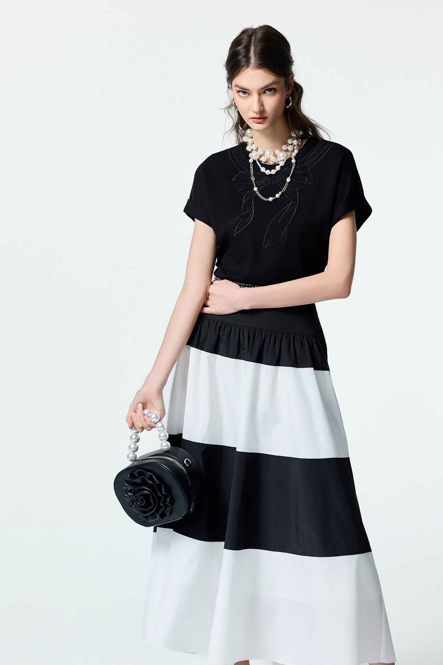 Embroidery Bow Graphic Black TeeEmbroidery Bow Graphic Black Tee,Tops,Season (SS) Look,Embroidered,Back To Classic,bows,Back To B/W,black tops