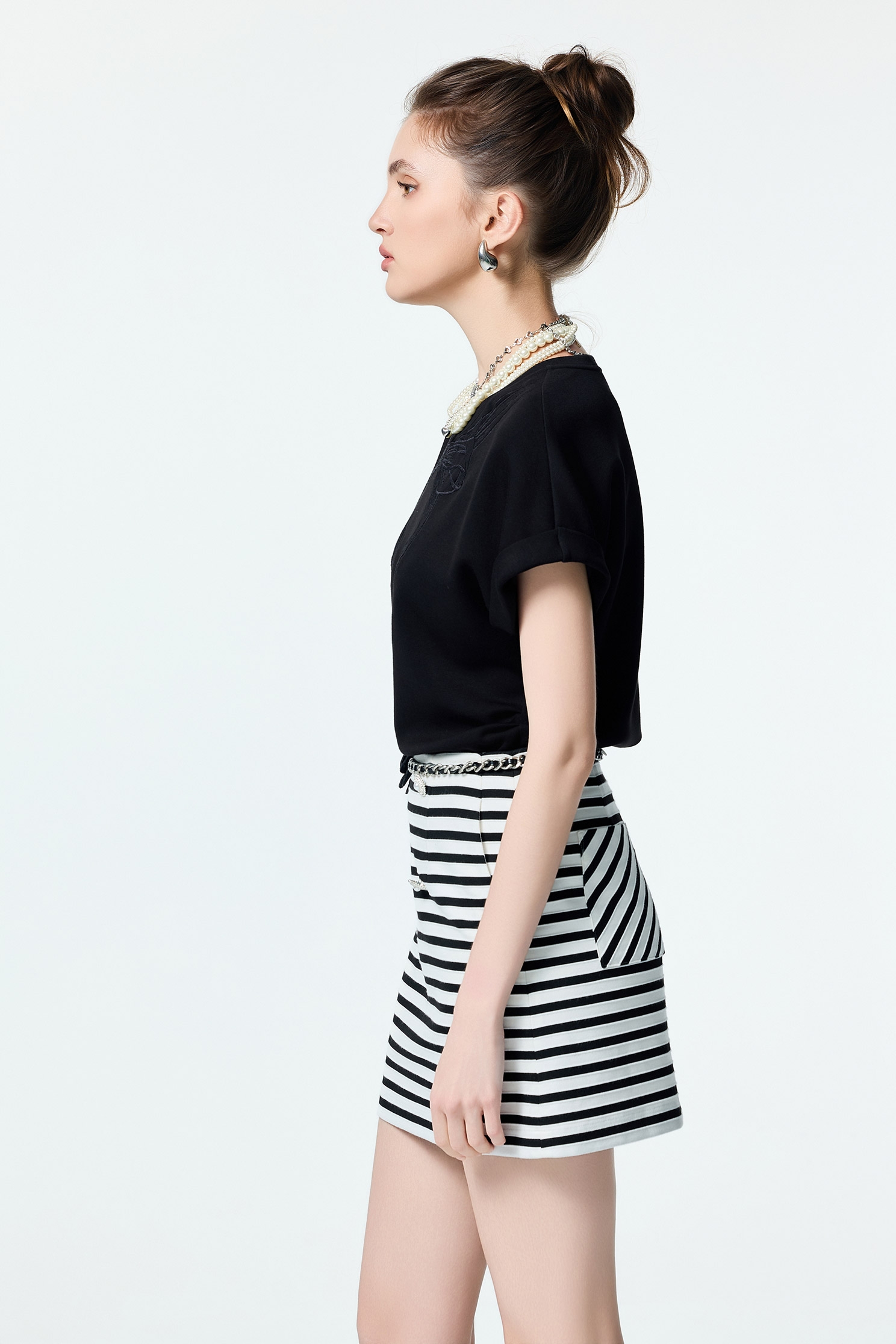 Embroidery Bow Graphic Black TeeEmbroidery Bow Graphic Black Tee,Tops,Season (SS) Look,Embroidered,Back To Classic,bows,Back To B/W,black tops