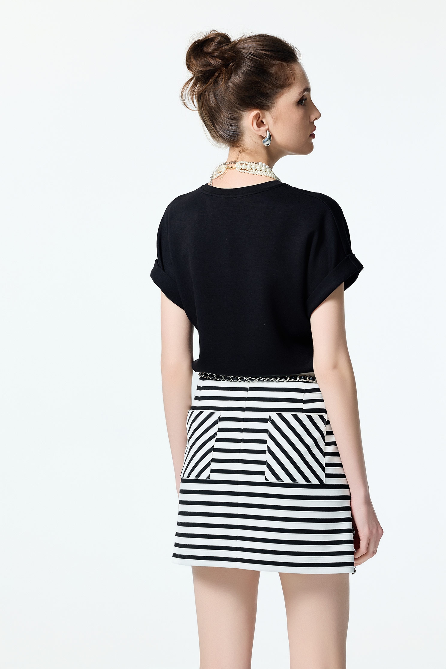 Embroidery Bow Graphic Black TeeEmbroidery Bow Graphic Black Tee,Tops,Season (SS) Look,Embroidered,Back To Classic,bows,Back To B/W,black tops