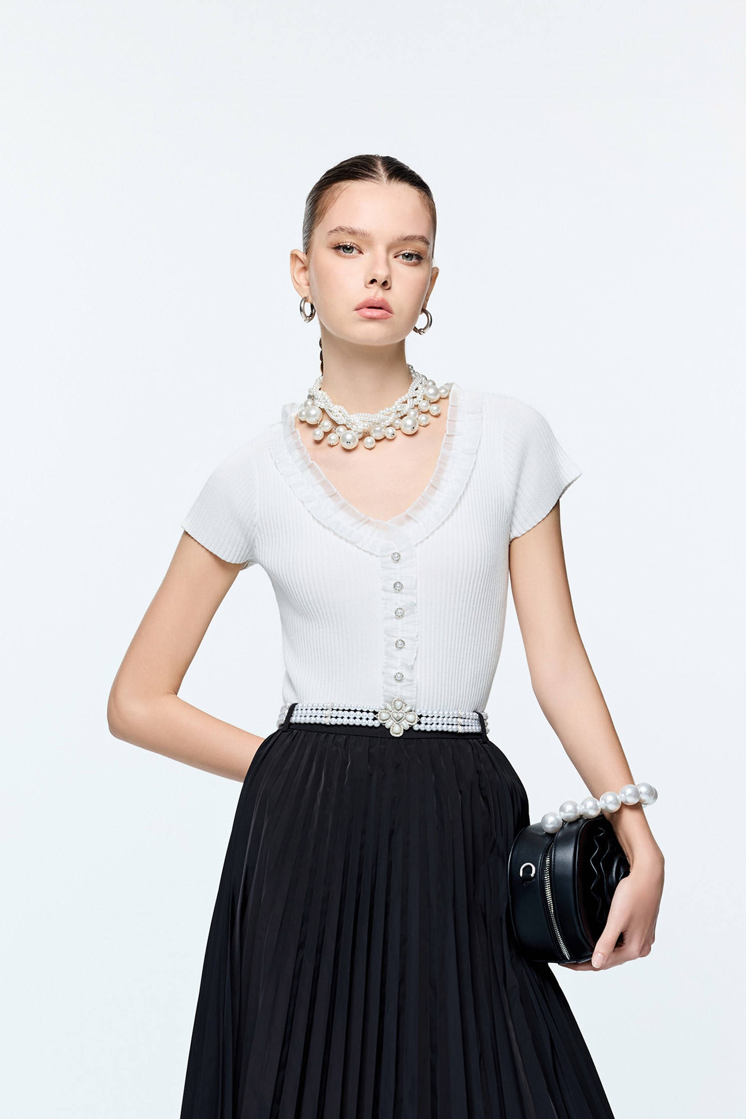 Pleated Detail V-neck Knit TopPleated Detail V-neck Knit Top,Tops,White tops,Season (AW) Look,Knitted,Knitted tops