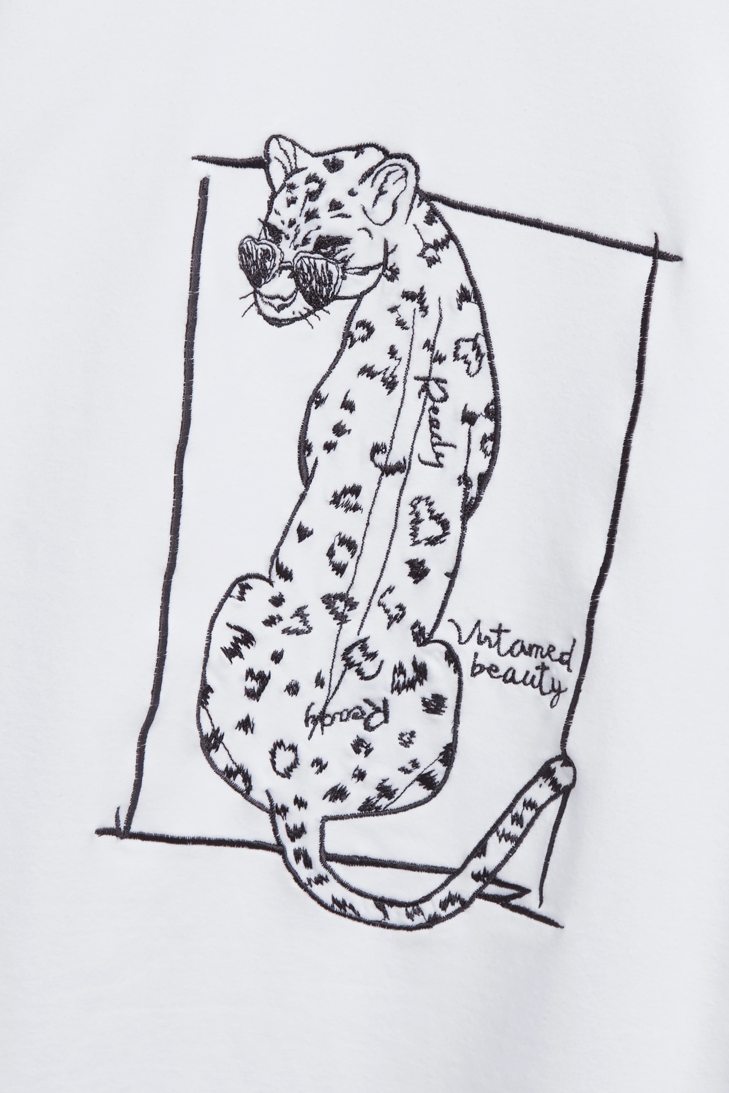 Embroidered Leopard Graphic White TeeEmbroidered Leopard Graphic White Tee,T-shirts,T-shirts,Tops,Embroidered,Season (AW) Look,Cotton,upperclass