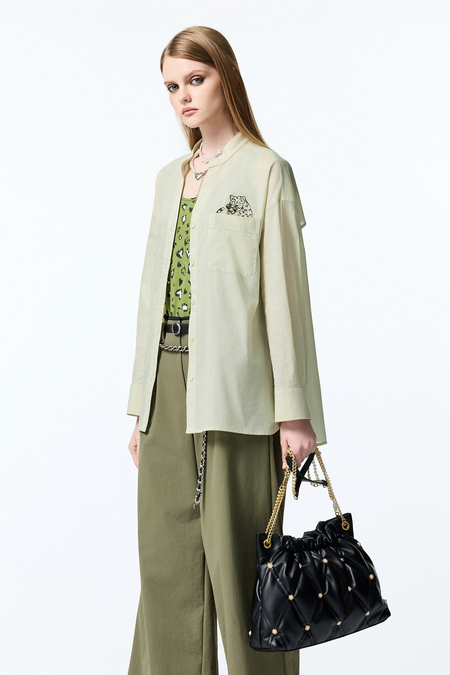 Embroidered Leopard Graphic Green BlouseEmbroidered Leopard Graphic Green Blouse,V-Neck T shirts,Office Looks,Tops,Embroidered,Season (AW) Look,Embroidered tops,Blouses