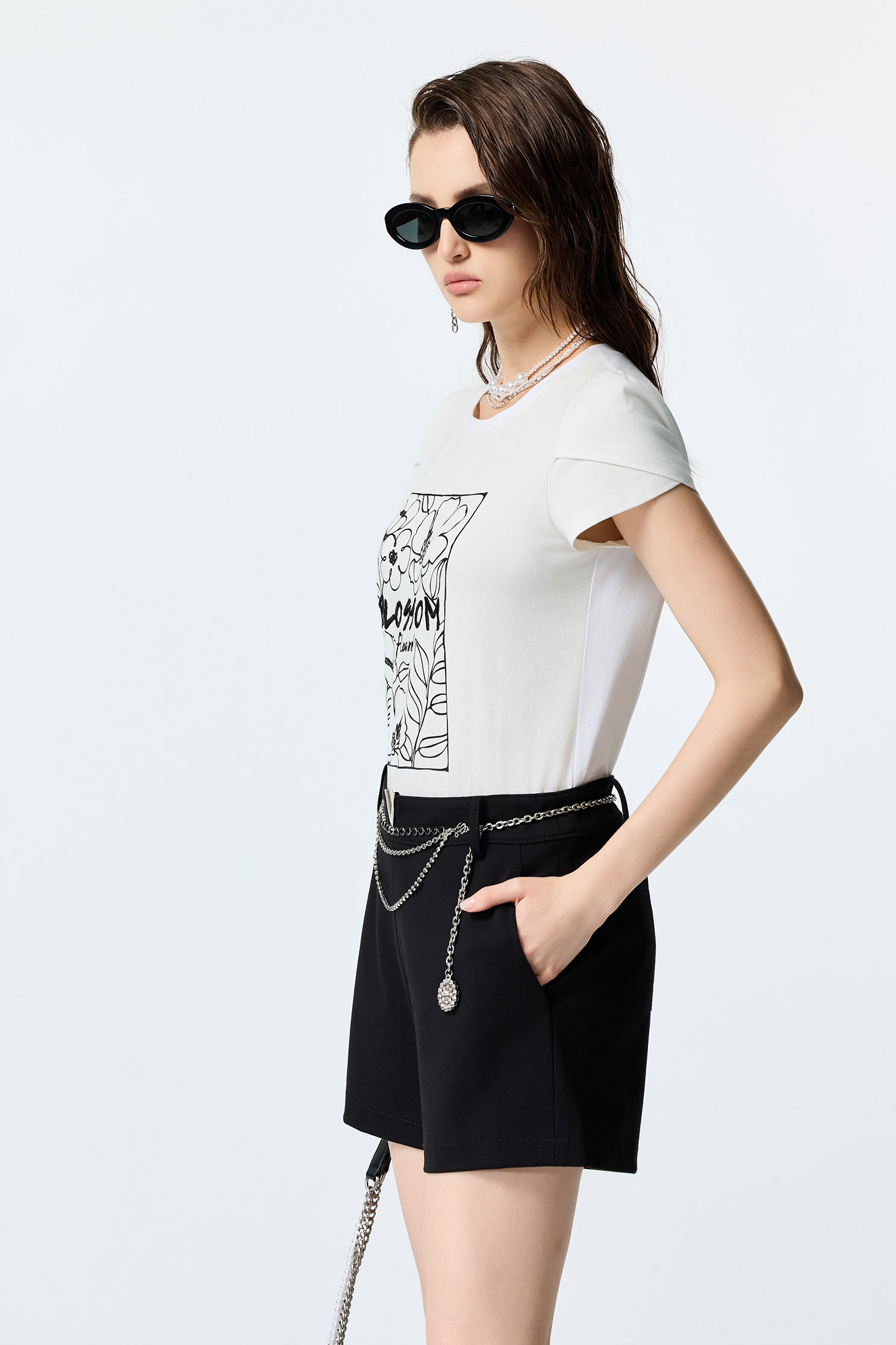 Floral Grapic Petal Sleeve TeeFloral Grapic Petal Sleeve Tee,Tops,White tops,Season (AW) Look,Cotton,Embroidered