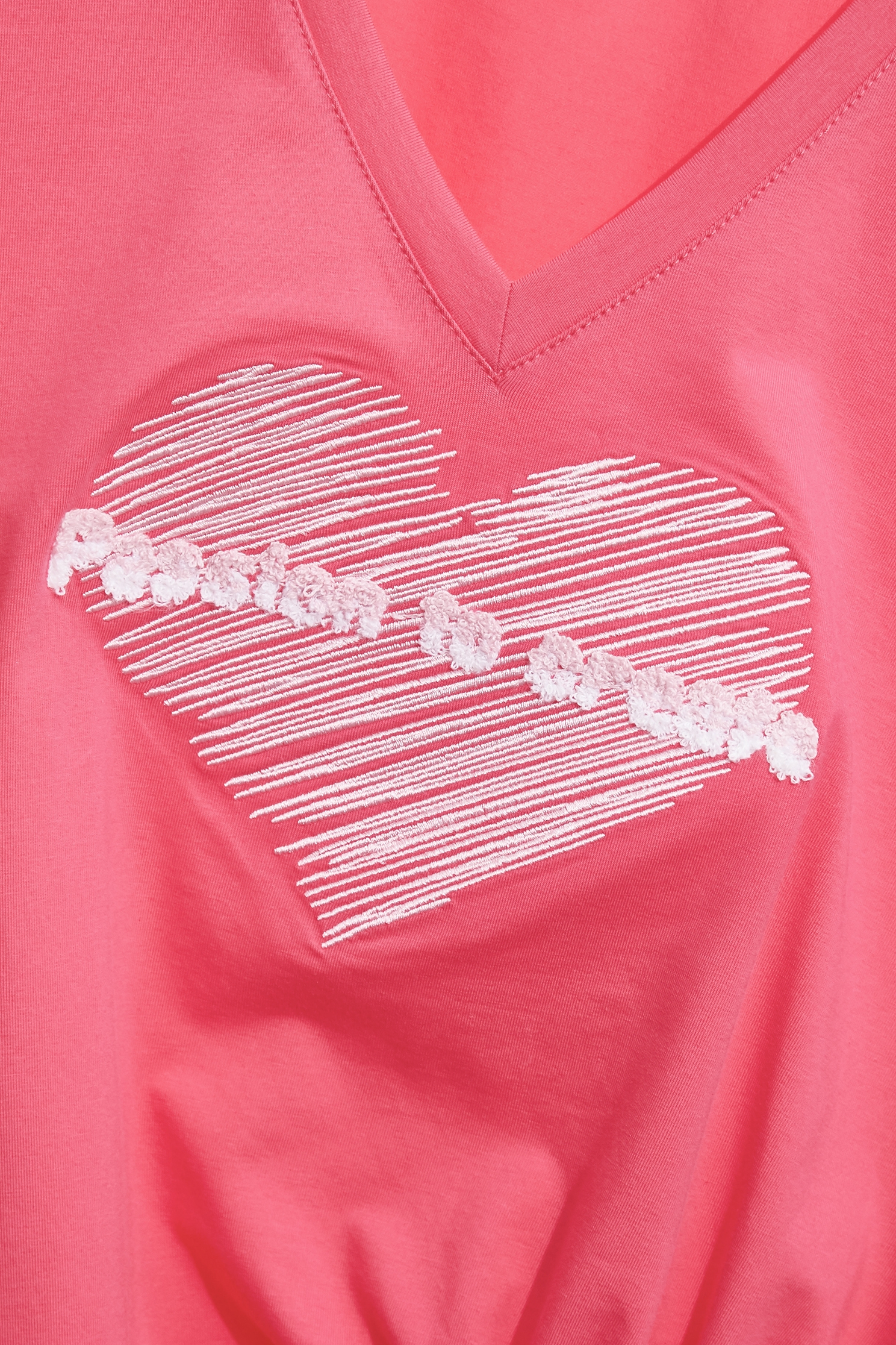 Heart Motif Asymmetric Hem TeeHeart Motif Asymmetric Hem Tee,Tops,Embroidered,Season (AW) Look,Cotton