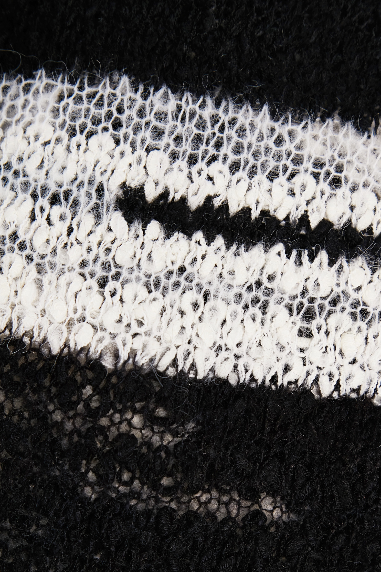 V-neck Black White Contrast Knit TopV-neck Black White Contrast Knit Top,V-Neck T shirts,Office Looks,Tops,Season (AW) Look,Valentine,Knitted,Knitted tops,Knitted tops