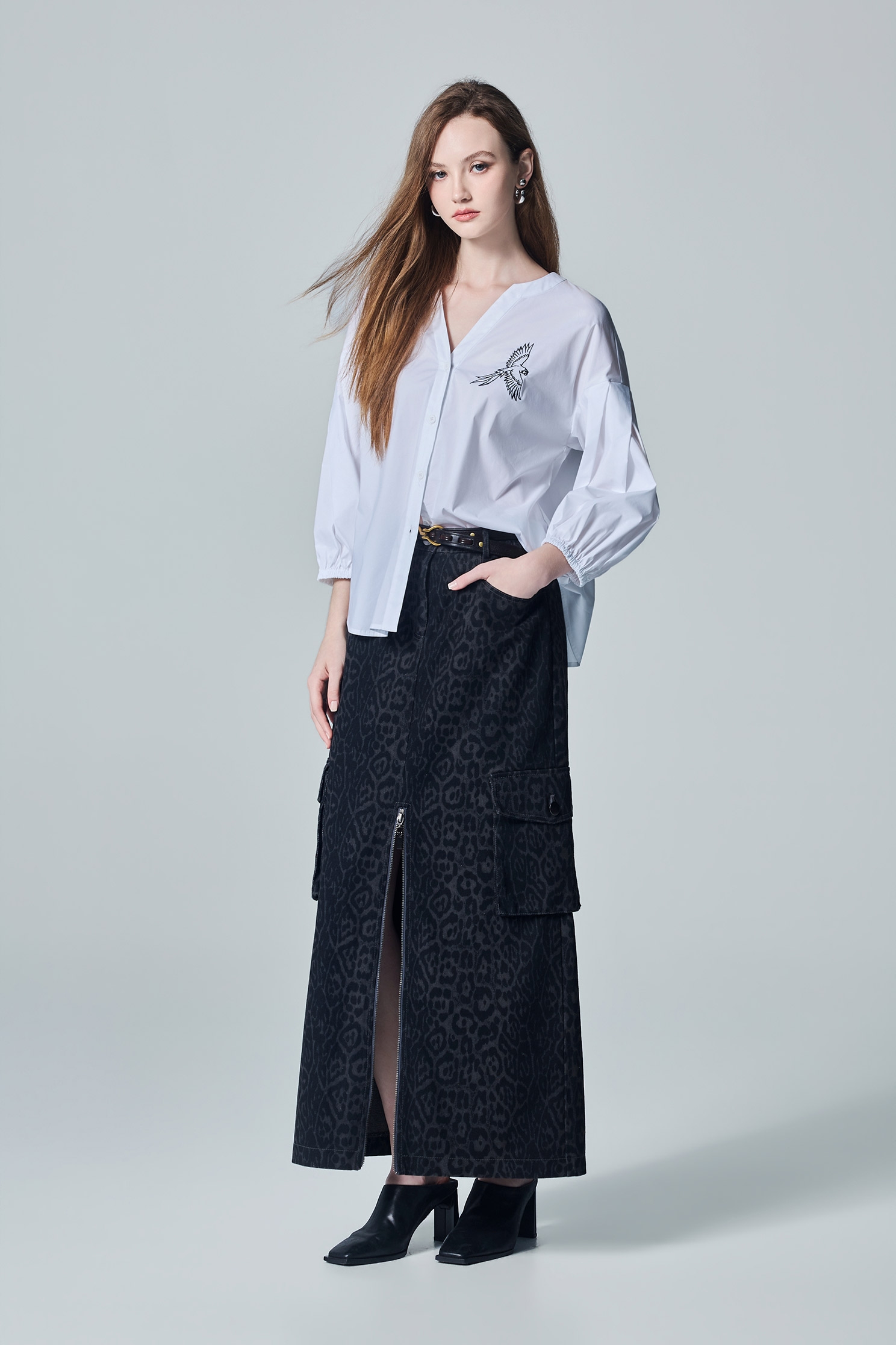 Bird Graphic Embroidery V-neck BlouseBird Graphic Embroidery V-neck Blouse,Tops,Embroidered,White tops,Season (AW) Look,Blouses