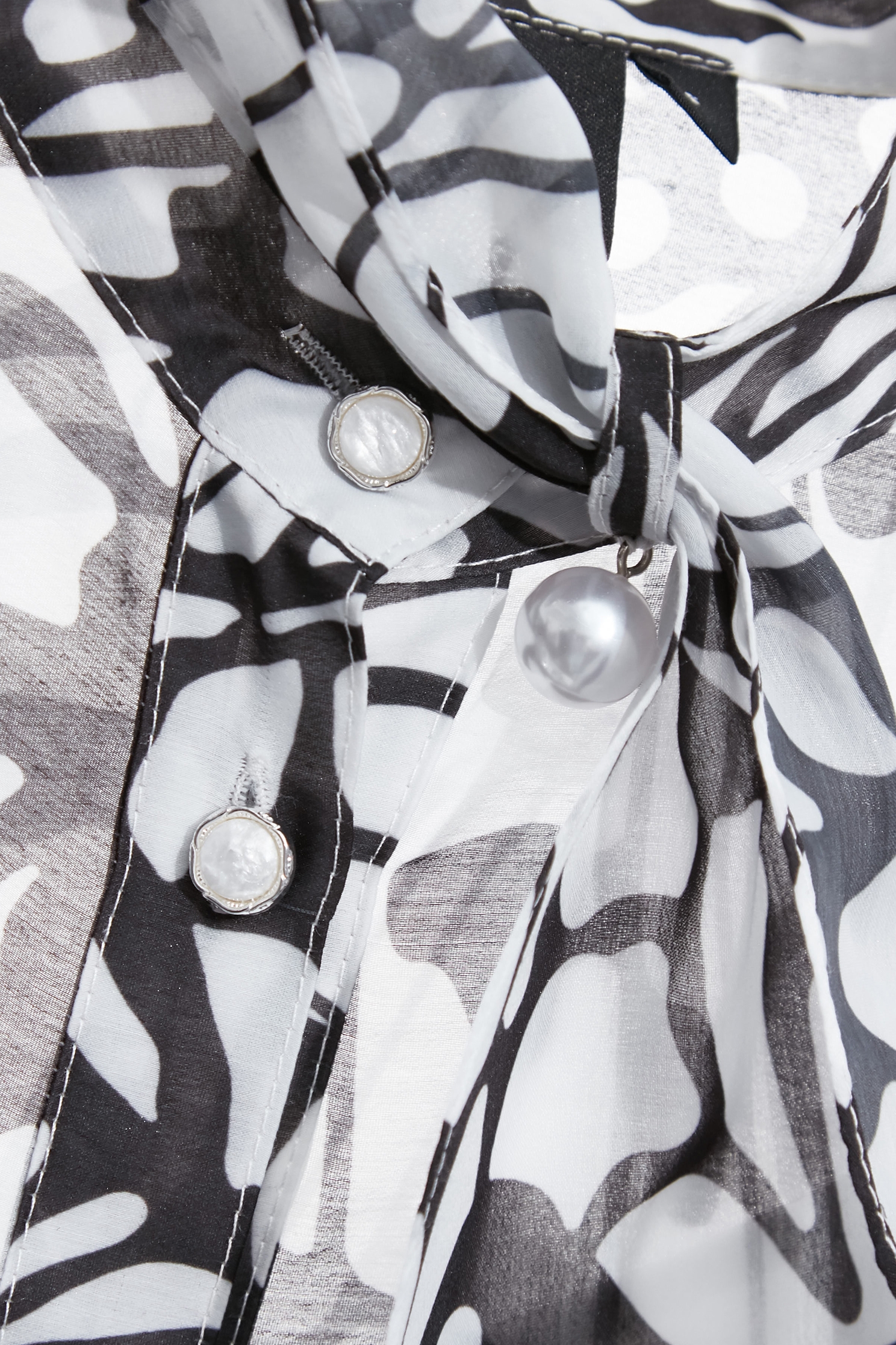 Butterfly Motif Scarf Collar TopButterfly Motif Scarf Collar Top,Office Looks,Tops,Under shirts,pearl,Season (AW) Look,Thin straps