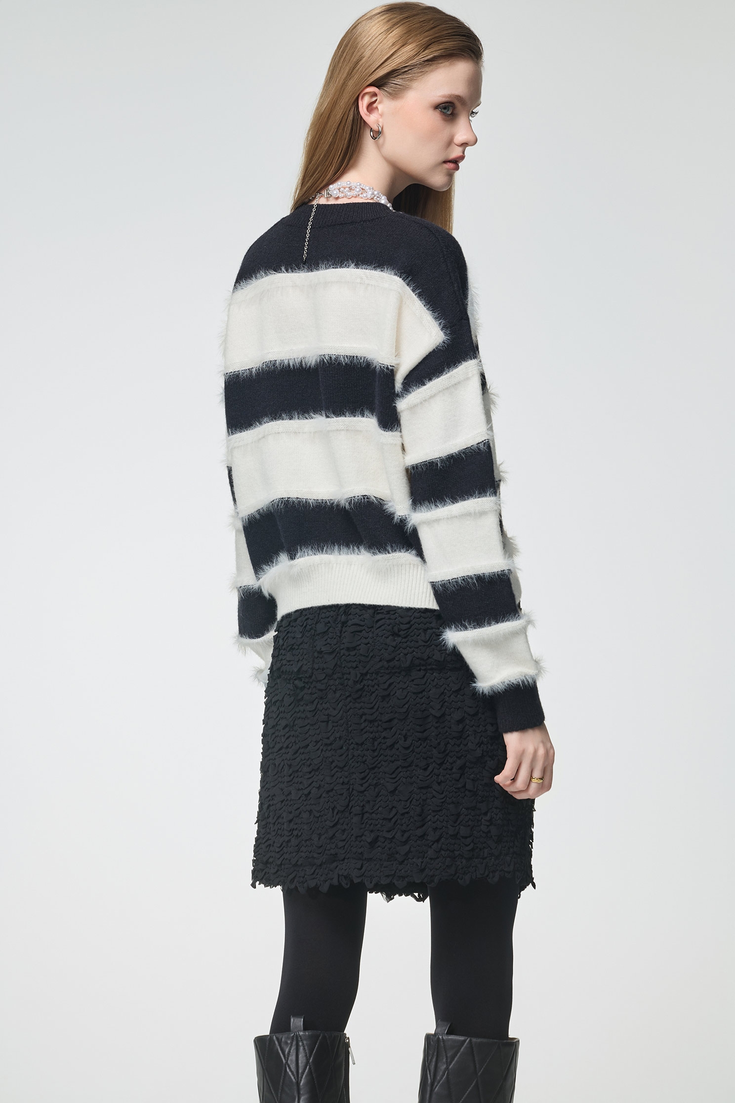 Black White Contrast Knit TopBlack White Contrast Knit Top,Office Looks,Season (AW) Look,Valentine,Embroidered,Knitted,Knitted tops