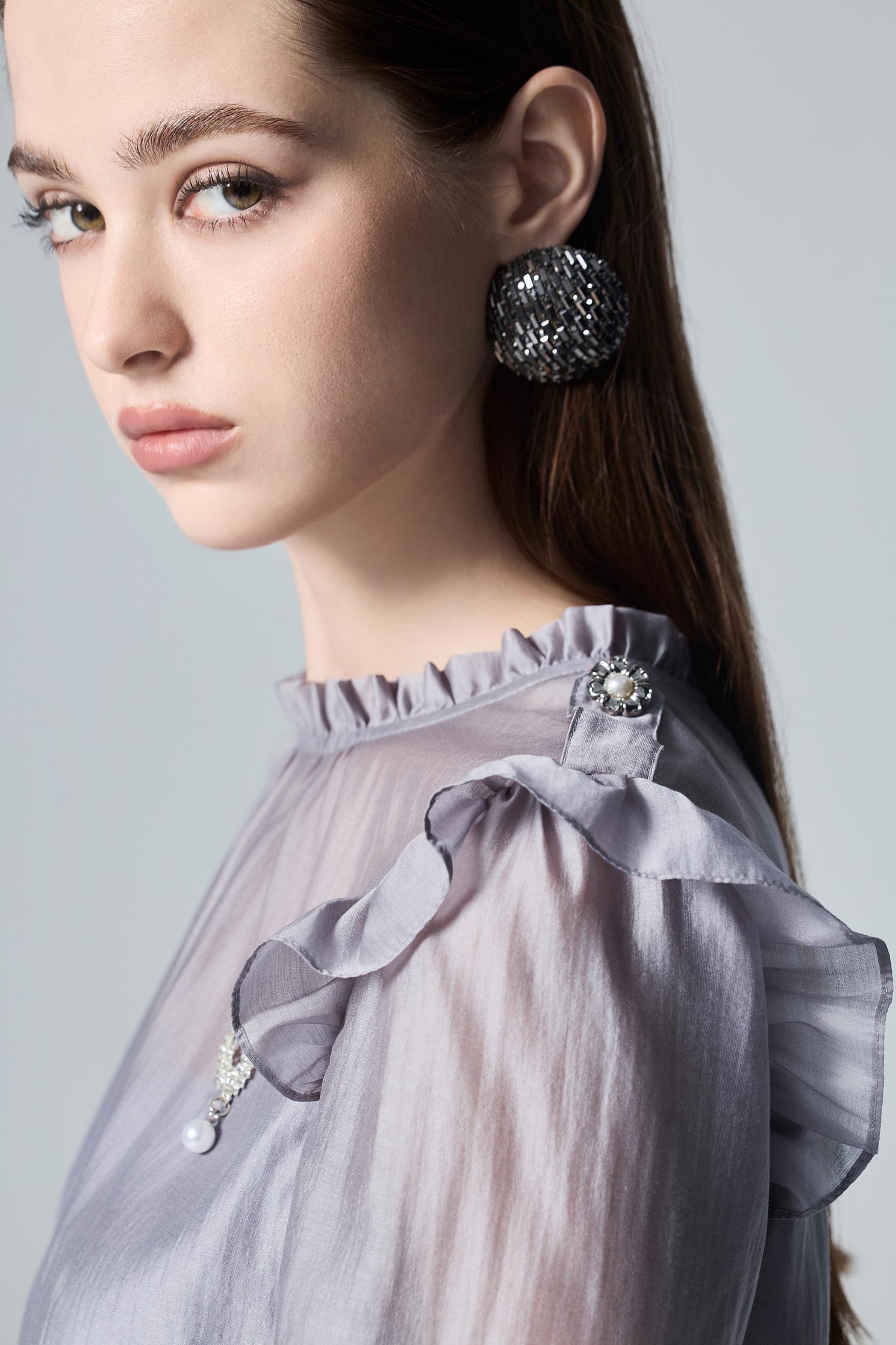 Grey Short Sleeve Accessory Brooch TopGrey Short Sleeve Accessory Brooch Top,Office Looks,Tops,pearl,Season (AW) Look,Mesh tops,Chiffon tops