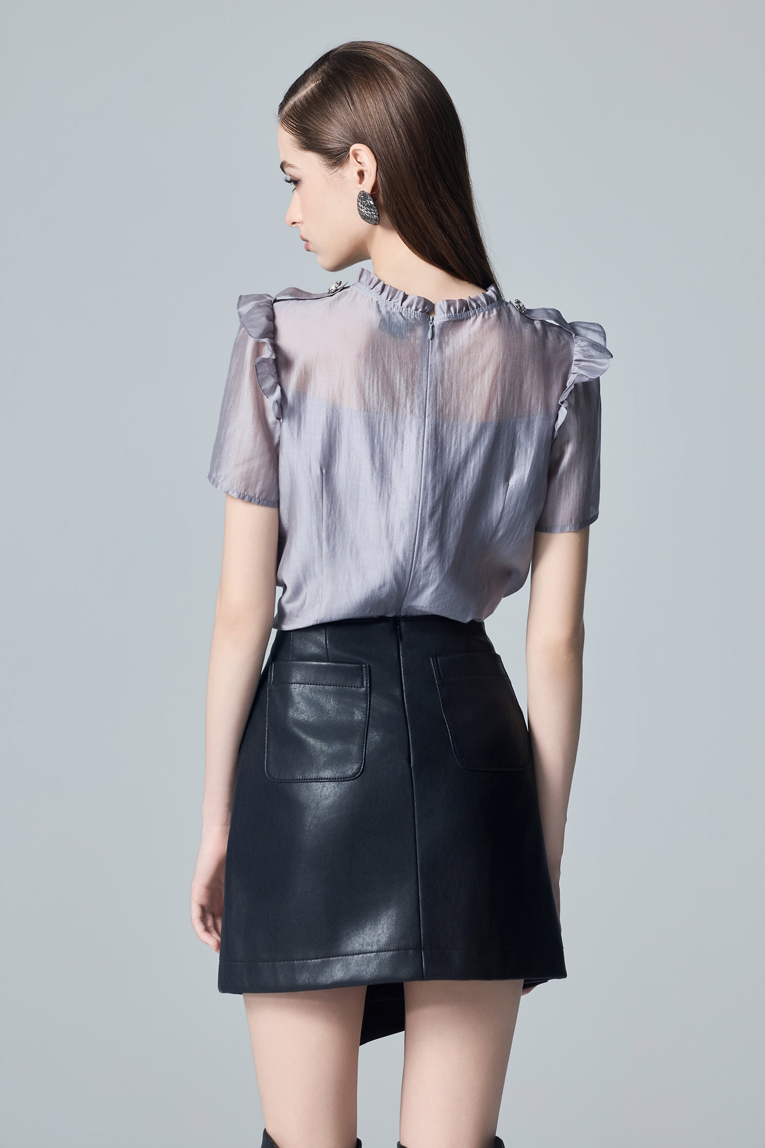 Grey Short Sleeve Accessory Brooch TopGrey Short Sleeve Accessory Brooch Top,Office Looks,Tops,pearl,Season (AW) Look,Mesh tops,Chiffon tops