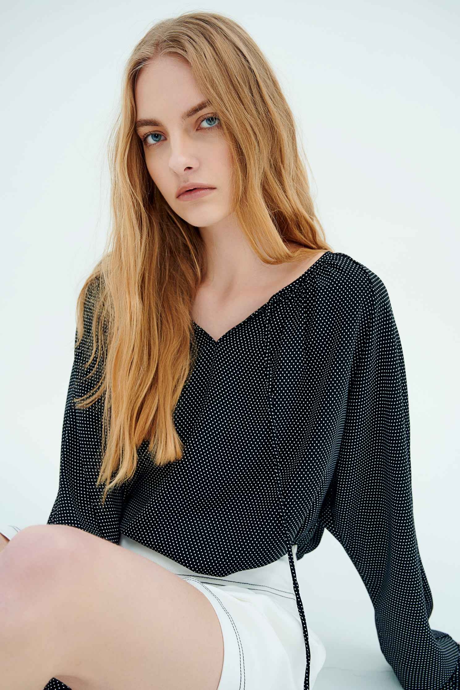 Dotted Oversize Long sleeve TopDot front collar strap long-sleeved top,V-Neck T shirts,Tops,Season (SS) Look,Season (AW) Look,Long sleeve tops,black tops