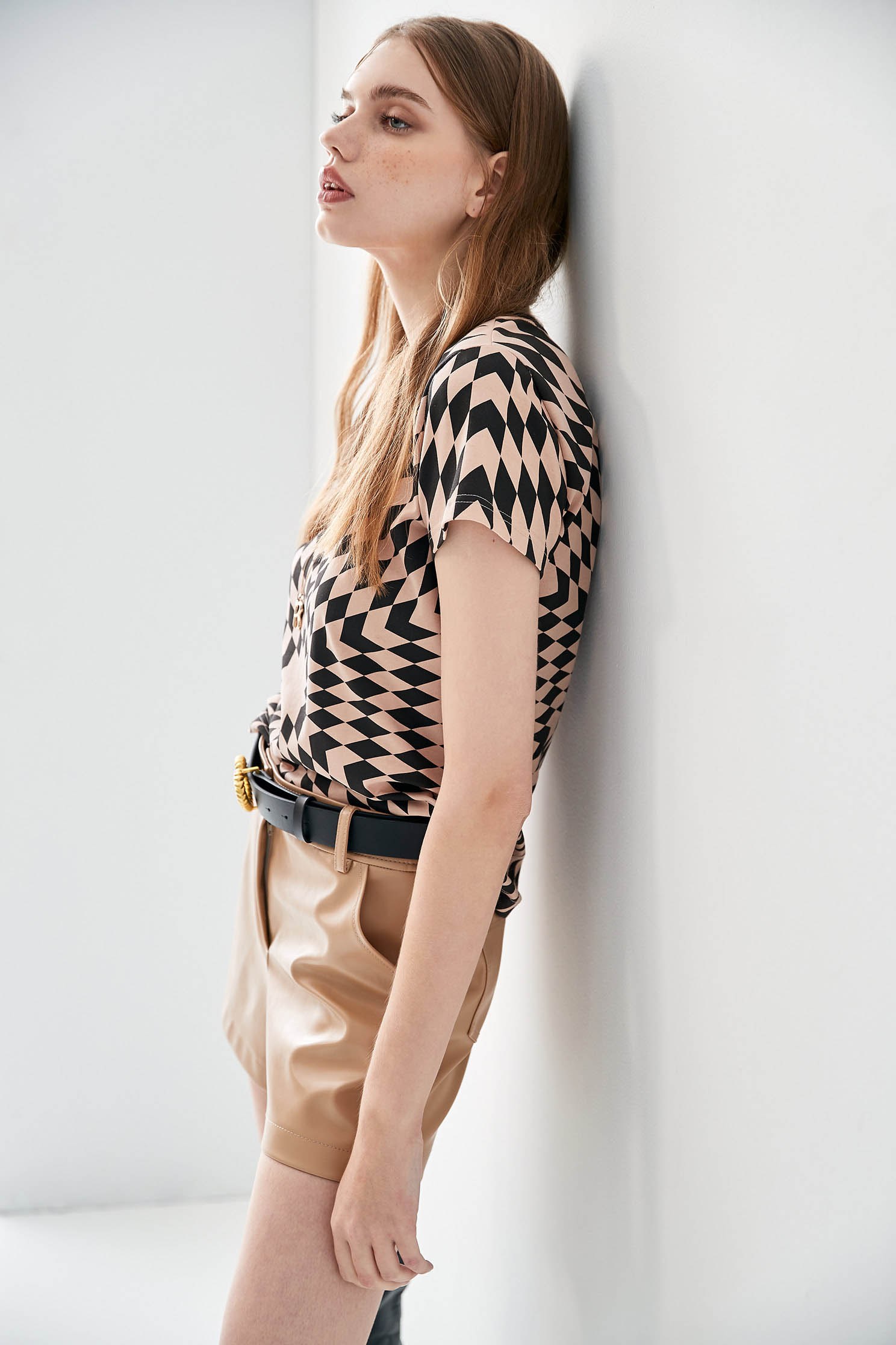 Hypnotic Spiral Pattern TeeKhaki T-shirt with kaleidoscope gingham check print,T-shirts,T-shirts,U-Neck T shirts,Tops,Season (AW) Look,Cotton