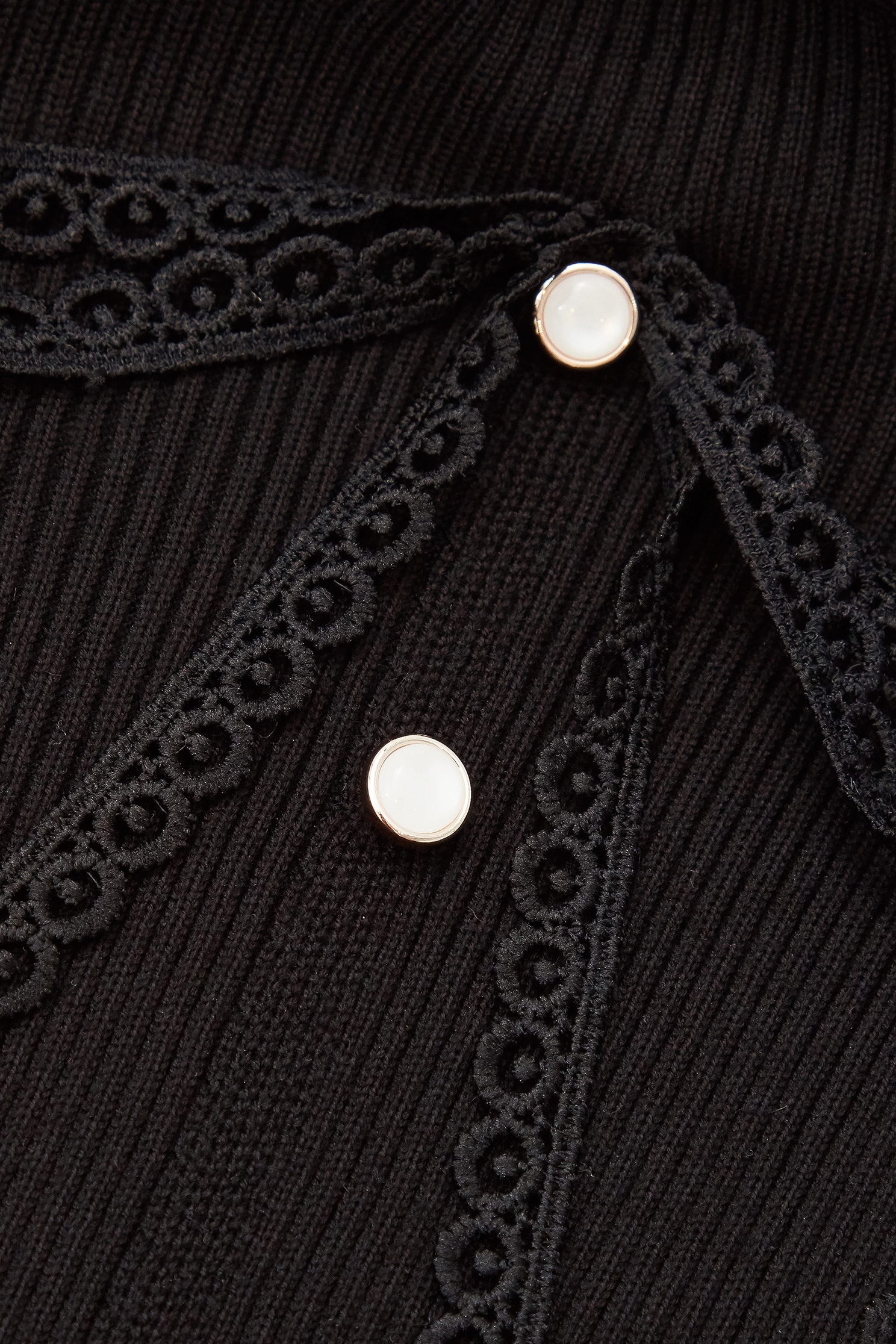 Lace Trim Detail Knit Top With Contrast Mesh SleeveLace Trim Detail Knit Top With Contrast Mesh Sleeve,Season (SS) Look,Lace,Knitted tops