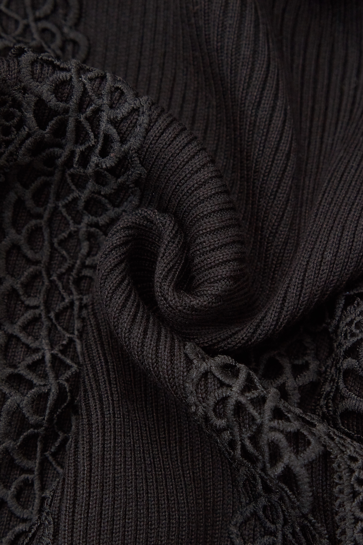 Lace Trim Detail Knit Top With Contrast Mesh SleeveLace Trim Detail Knit Top With Contrast Mesh Sleeve,Season (SS) Look,Lace,Knitted tops