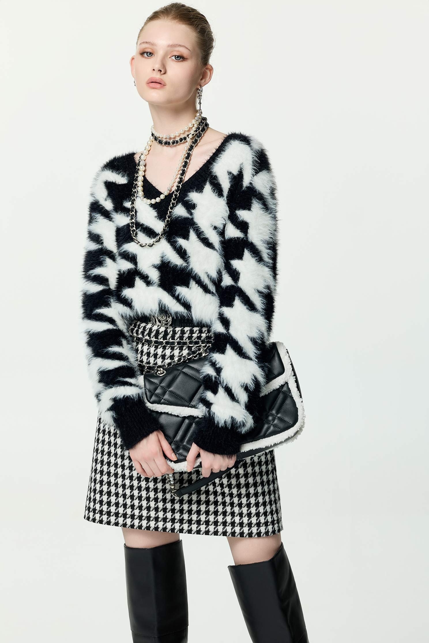 V-neck Houndstooth Faux Fur Knit TopV-neck Houndstooth Faux Fur Knit Top,Tops,Season (AW) Look,Knitted,Knitted tops
