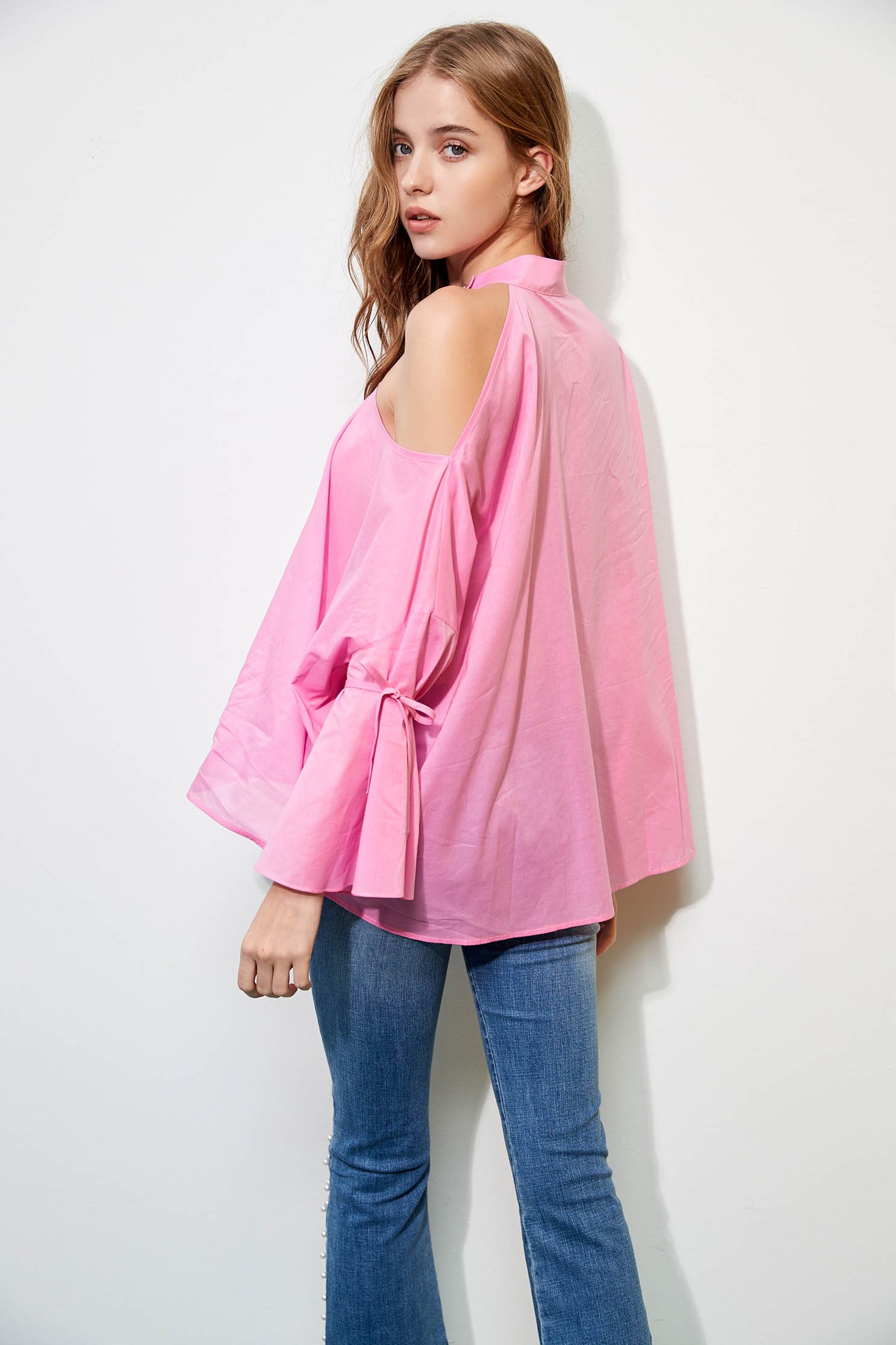 Oversize Cut Out Shoulder BlouseIrregular cut-out top,Tops,Queen,Season (SS) Look,iROO LIVE,Pink,Travel with BFF