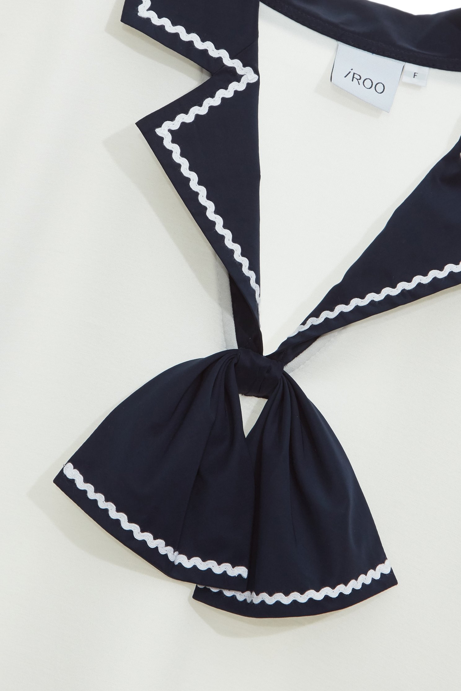 Contrast Navy Collar Bow Detail TopContrast Navy Collar Bow Detail Top,V-Neck T shirts,Tops,Season (SS) Look