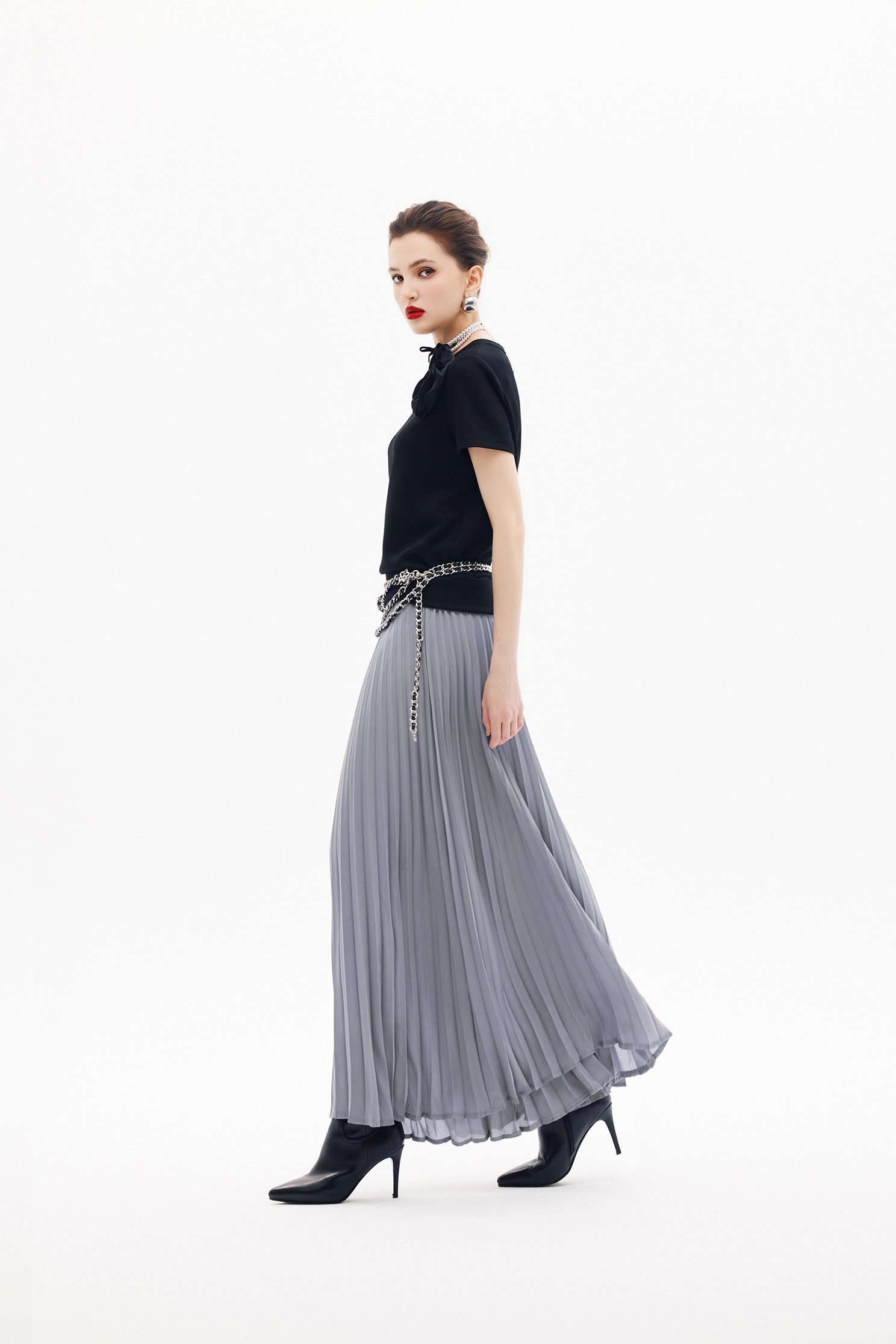 3-D Floral Brooch Short Sleeve Tee3-D Floral Brooch Short Sleeve Tee,Office Looks,Tops,Season (SS) Look,Valentine,black tops