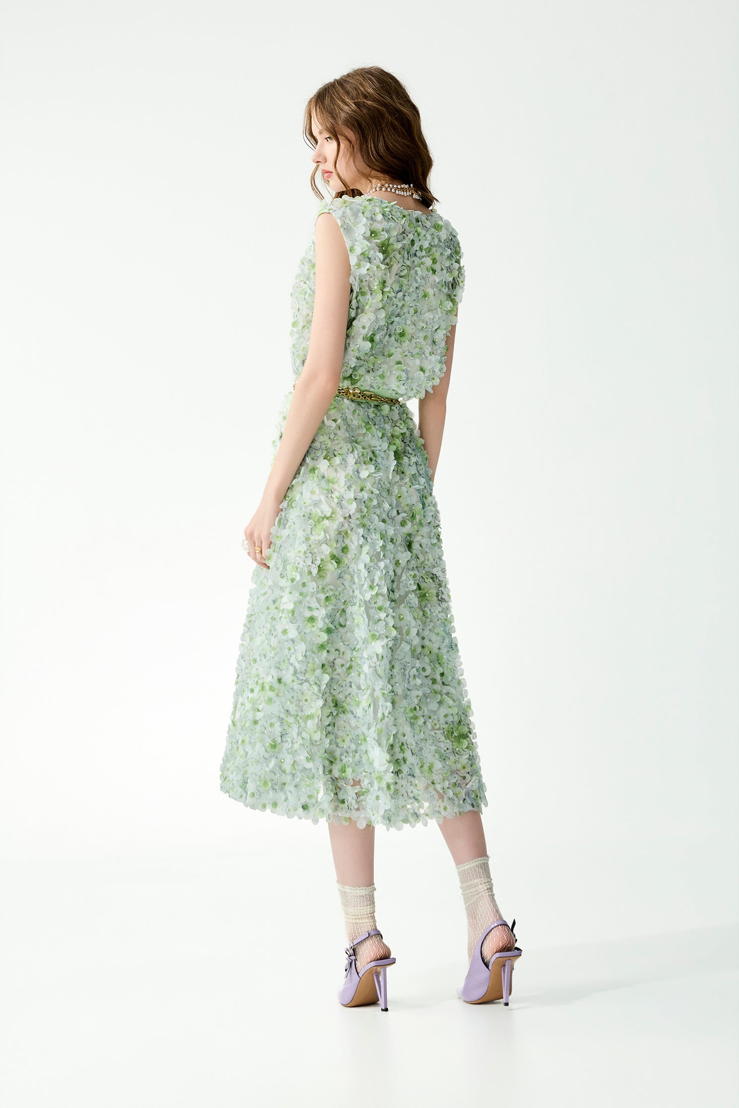 V-neck 3-D Floral Detail VestV-neck 3-D Floral Detail Vest,sleeveless tops,Tops,Embroidered,Season (SS) Look,Mesh fabric,Embroidered,sleeveless tops