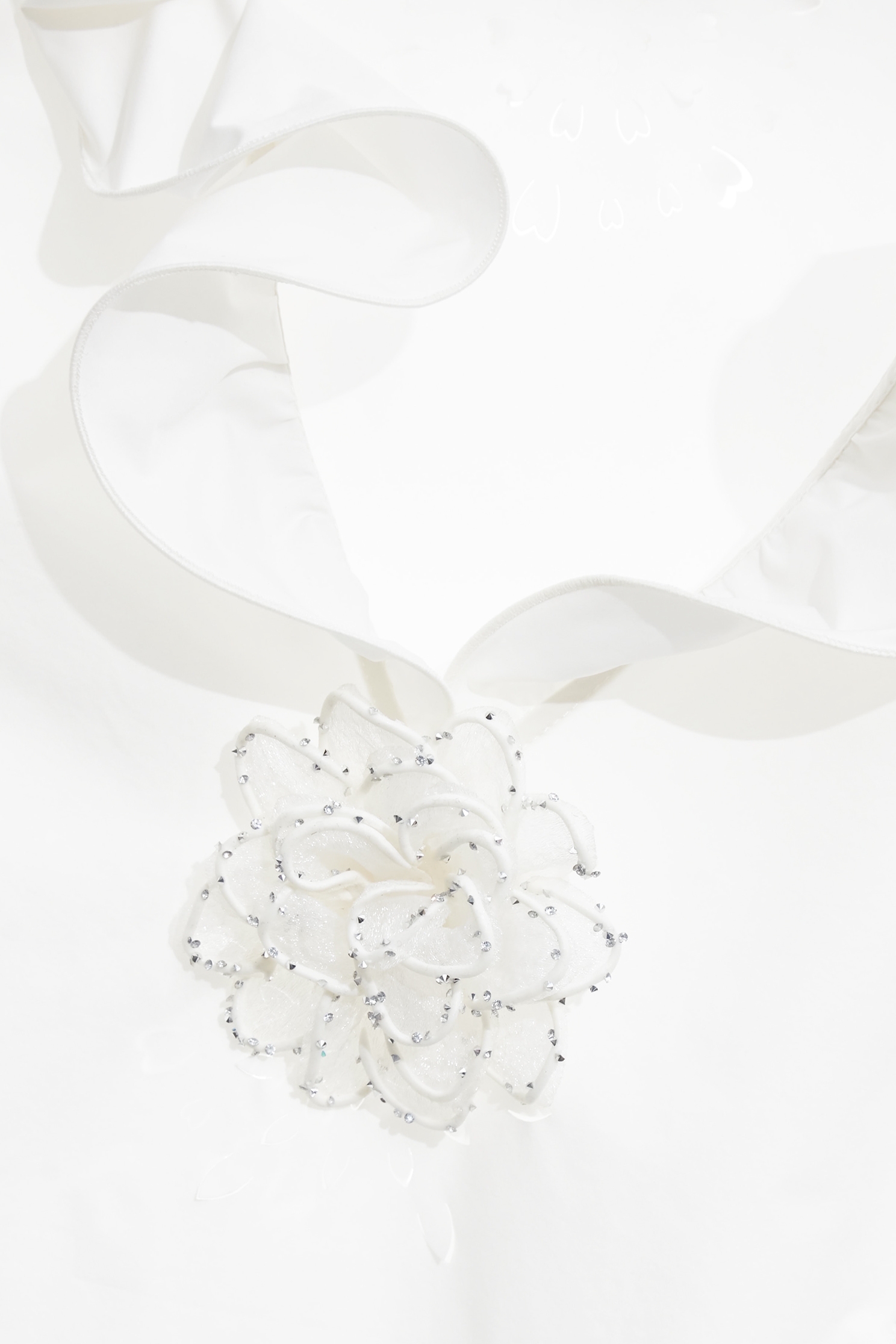 Floral Brooch Ruffle Neckline Vest,sleeveless tops,Tops,Season (SS) Look,White tops,sleeveless tops
