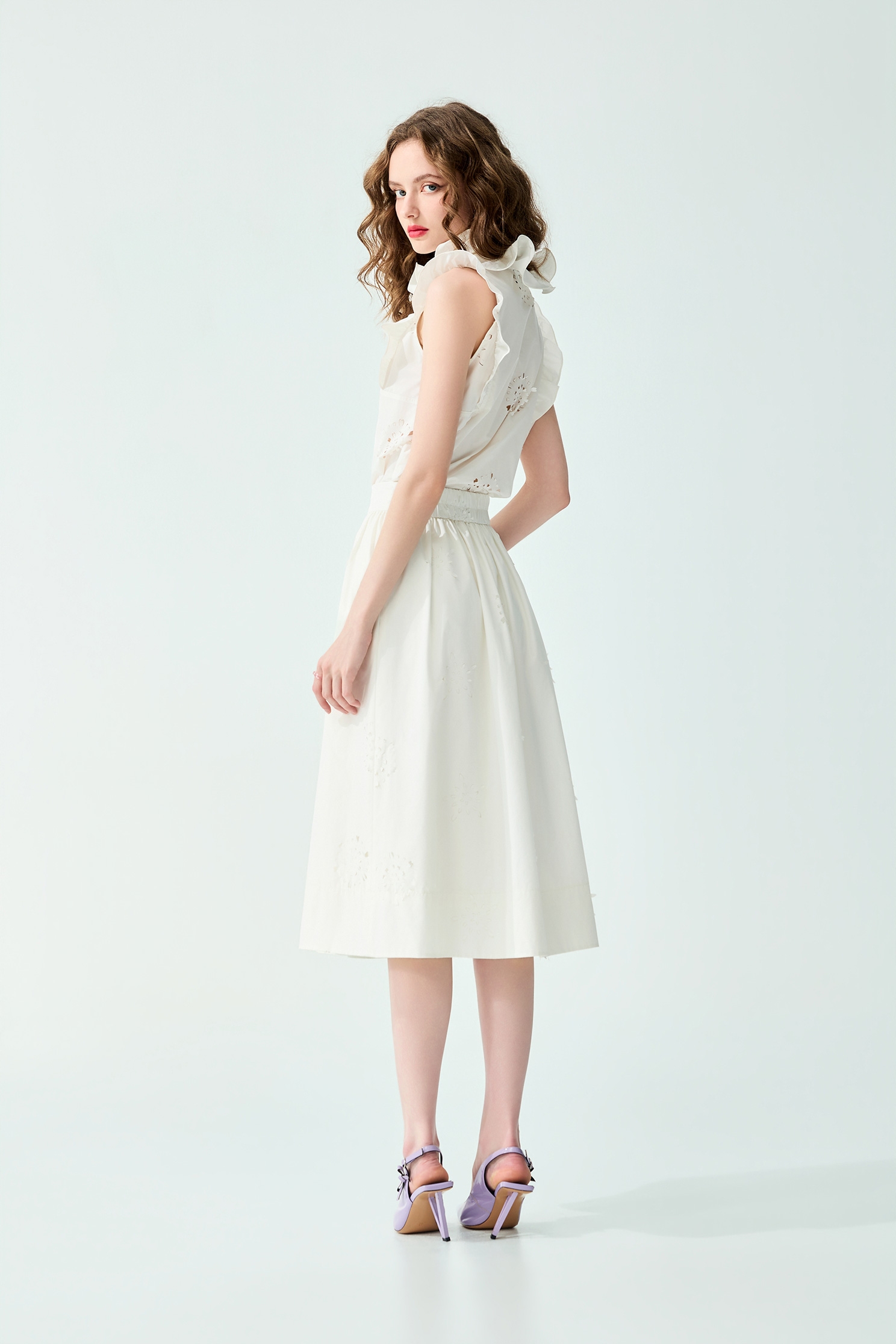 Floral Brooch Ruffle Neckline Vest,sleeveless tops,Tops,Season (SS) Look,White tops,sleeveless tops