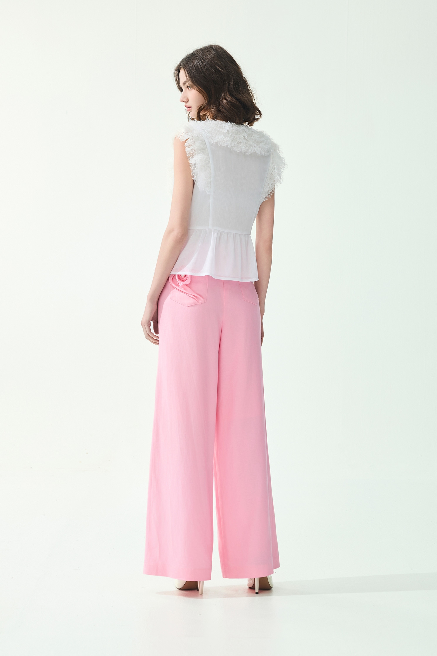 V-neck Ruffle Mesh Detail VestV-neck Ruffle Mesh Detail Vest,sleeveless tops,Tops,Season (SS) Look,White tops,sleeveless tops,Chiffon